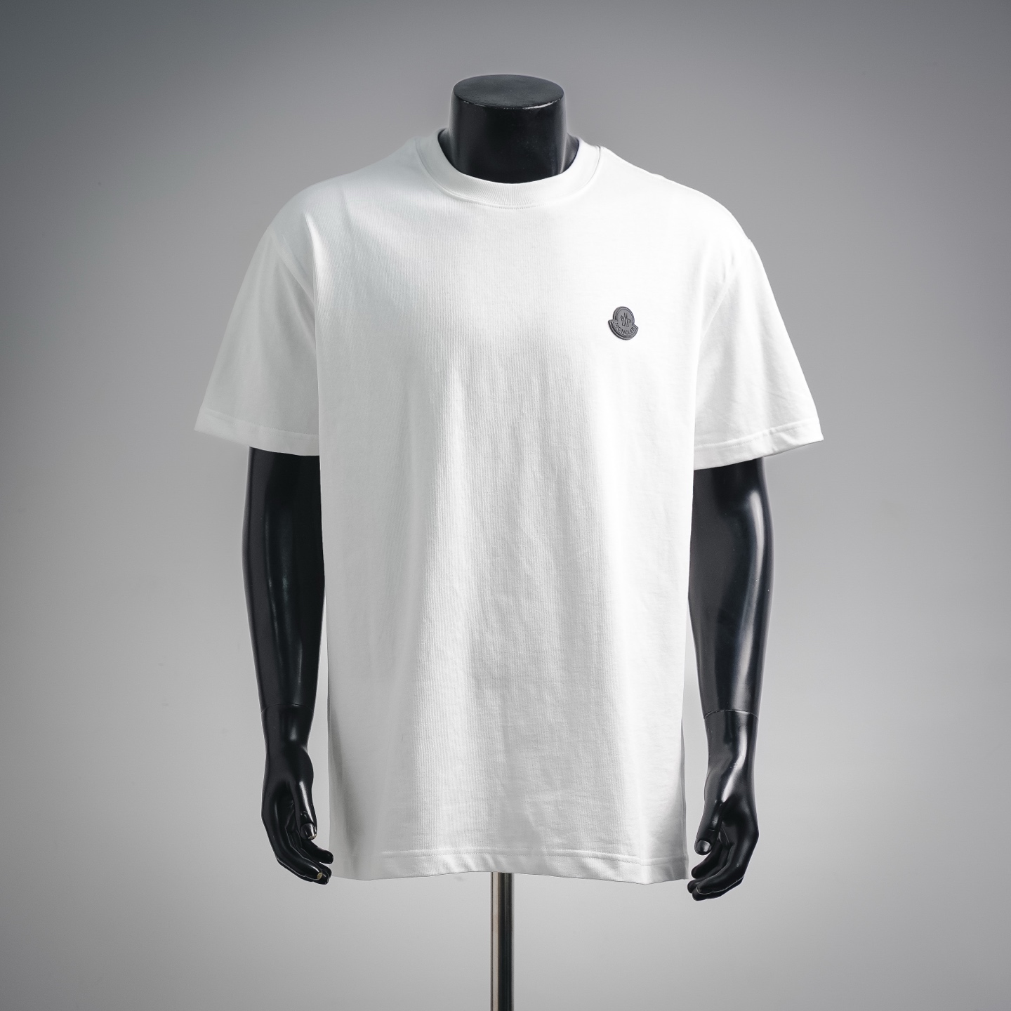 Mon embroiderd badge t-shirt