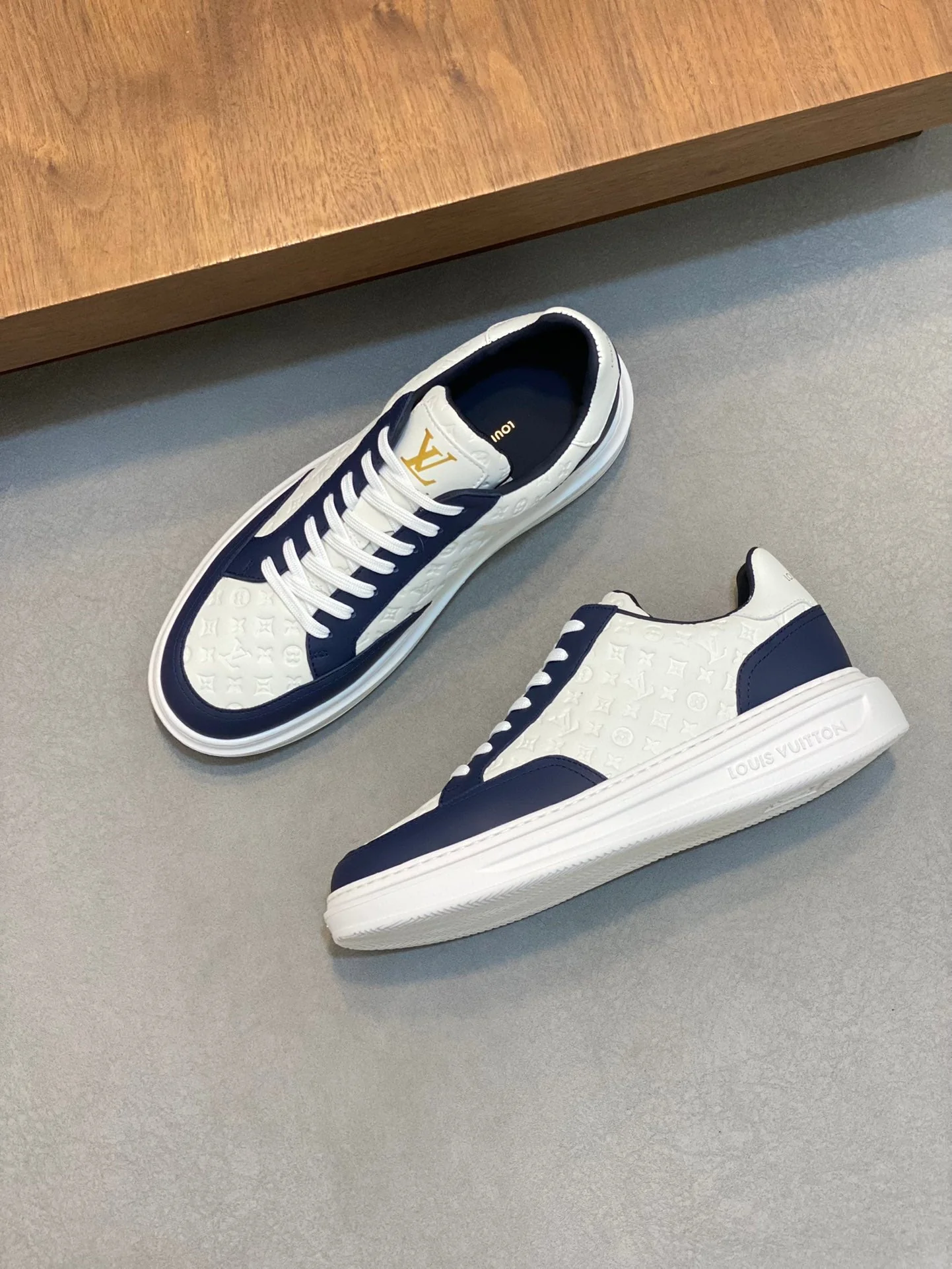 Louis leather sneaker