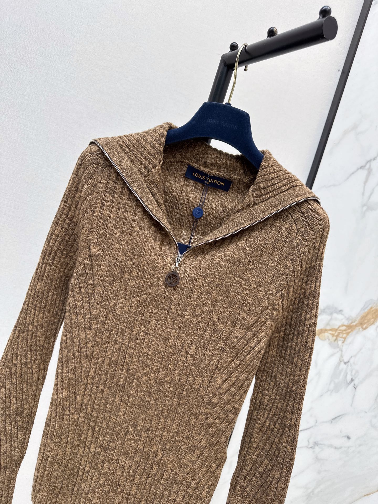 Loui 26fw slim-fit knit sweater