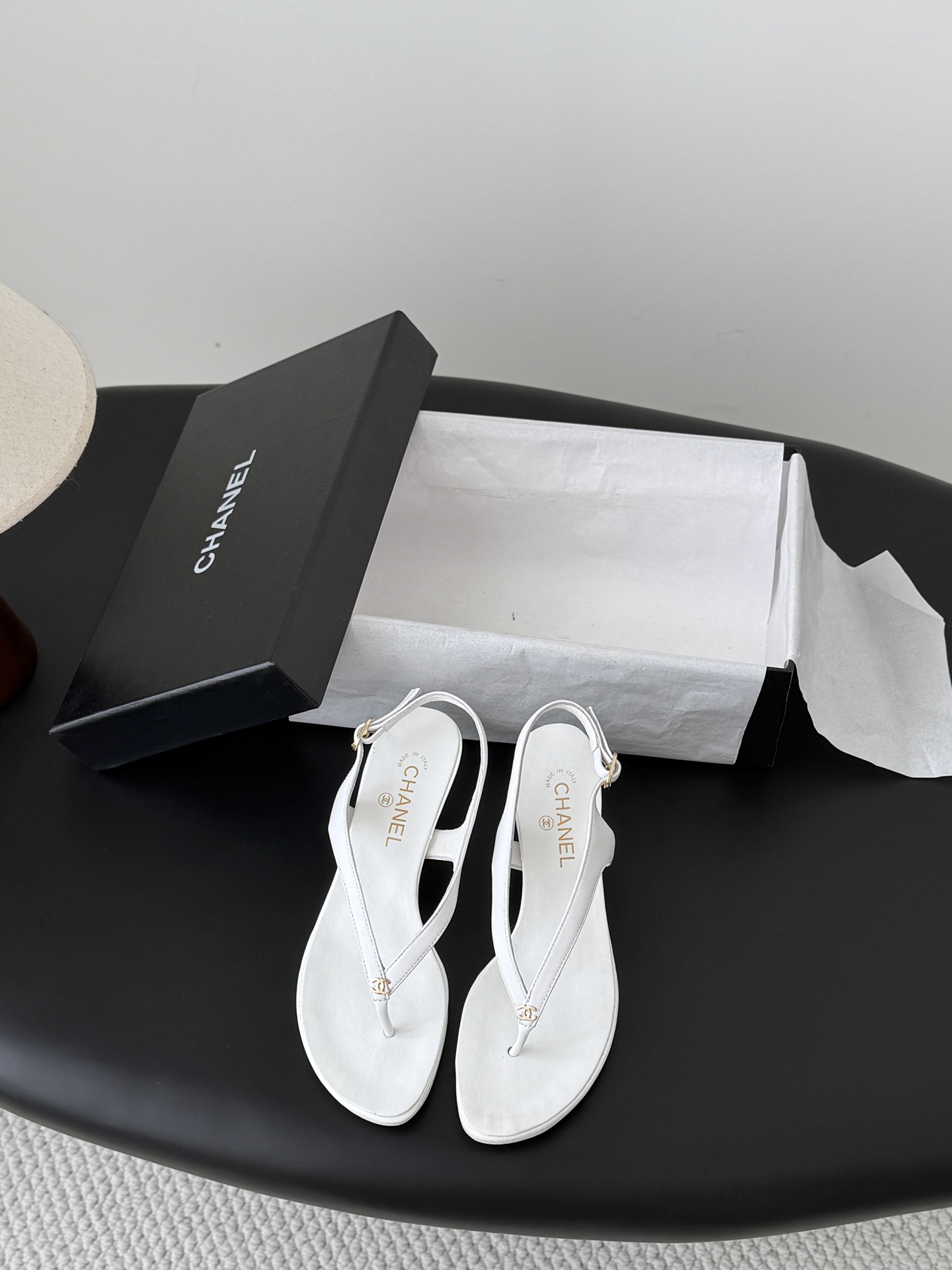 Chan 26C flip-flops sandals