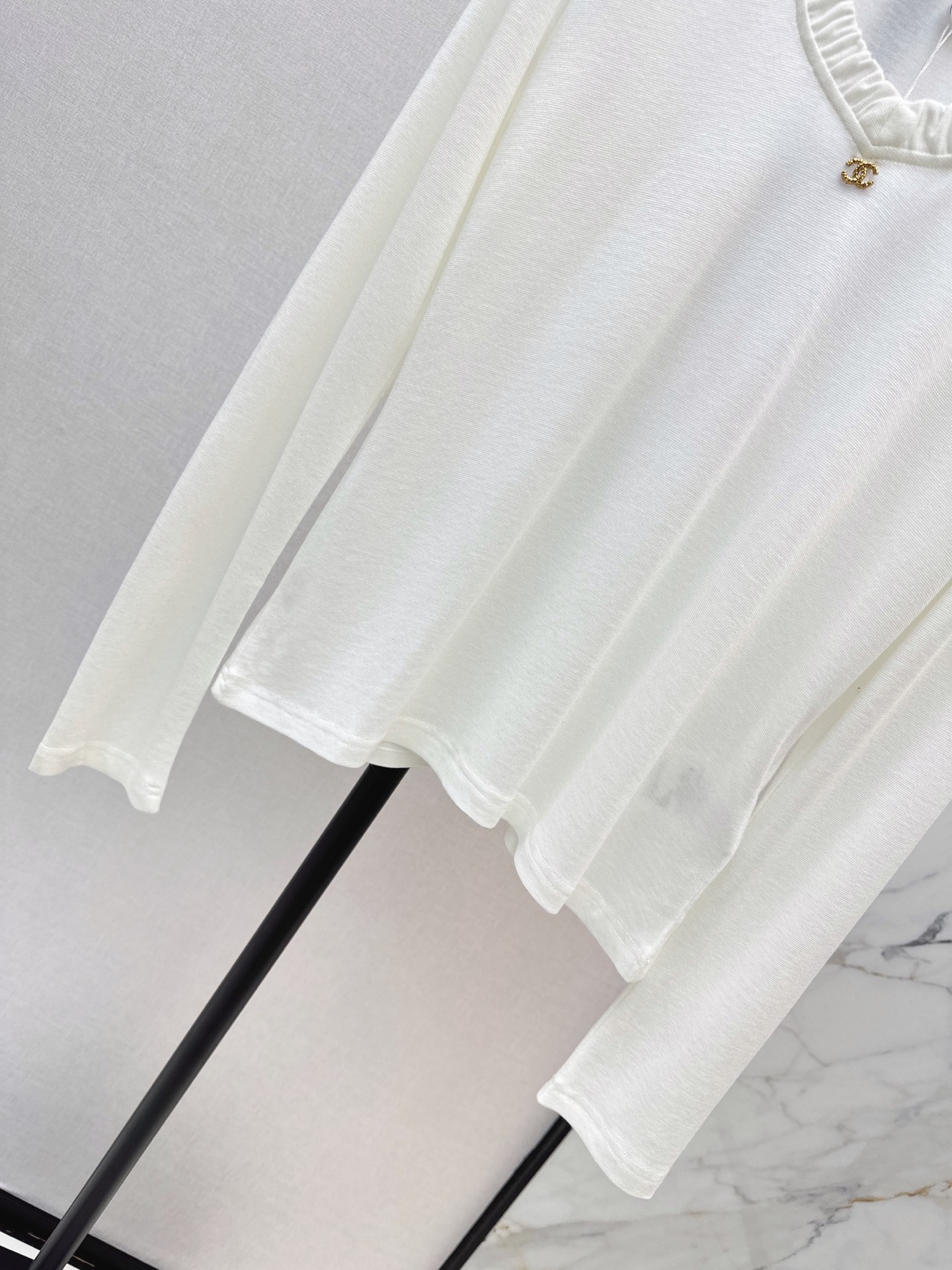 Chan 26fw ruffle basic tee