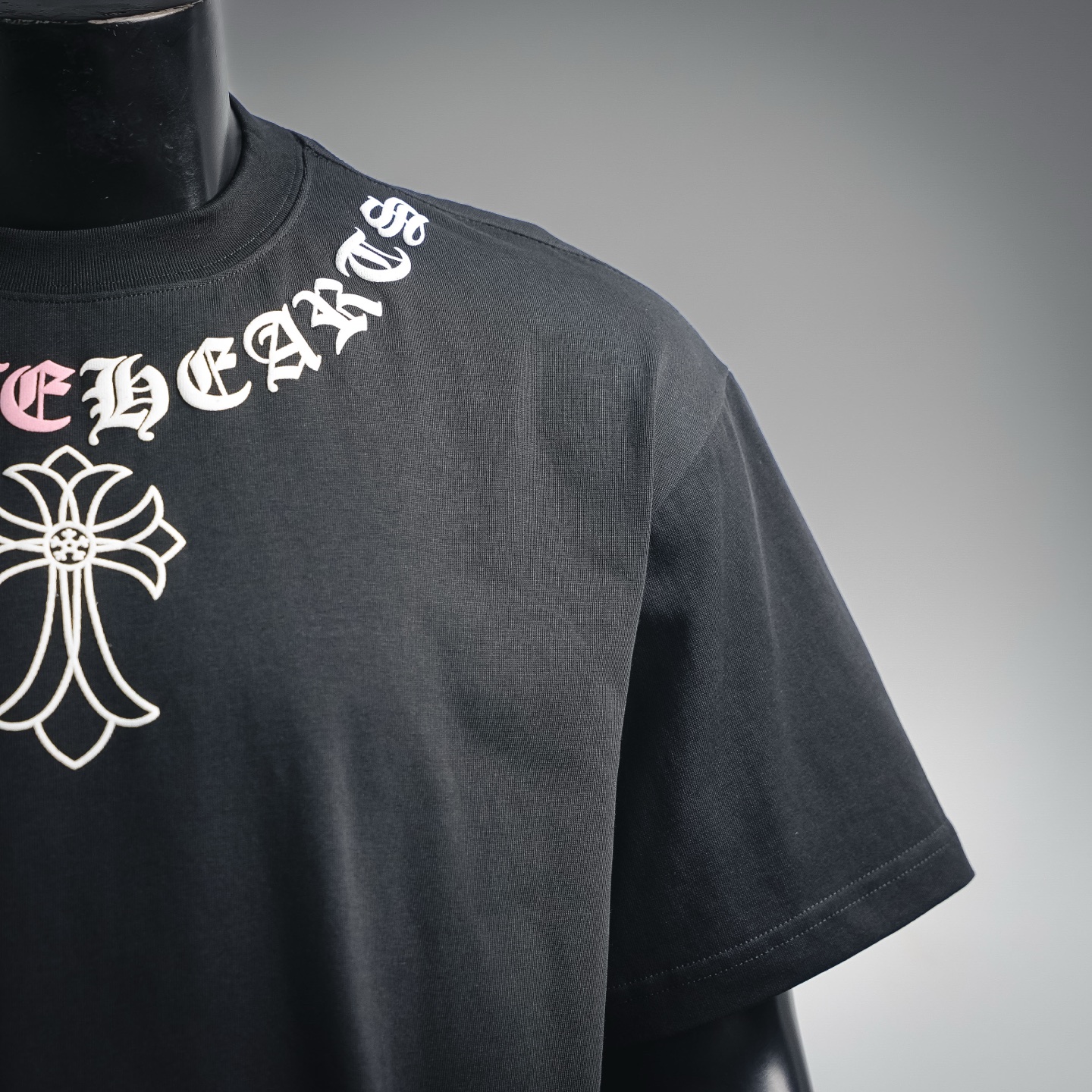 Chrome cross necklace print t-shirt