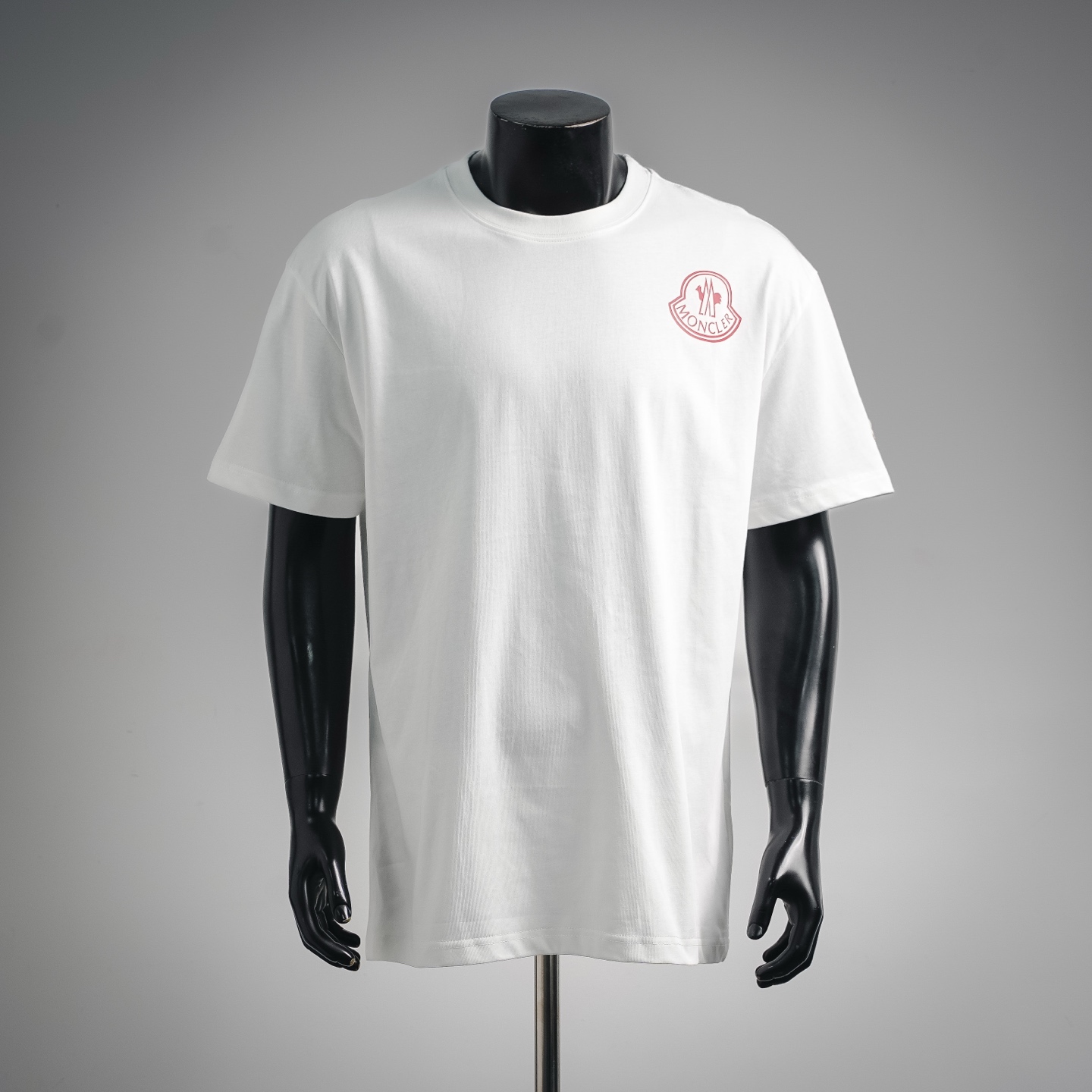 Mon badge embroidered t-shirt