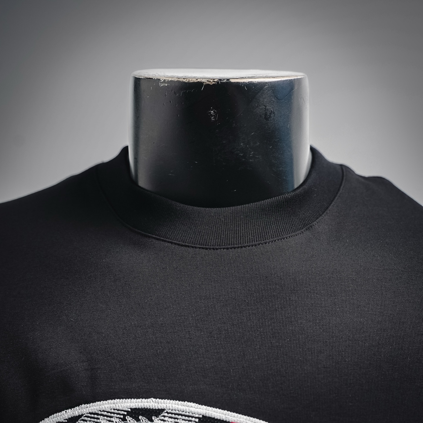 Bur plaid badge t-shirt