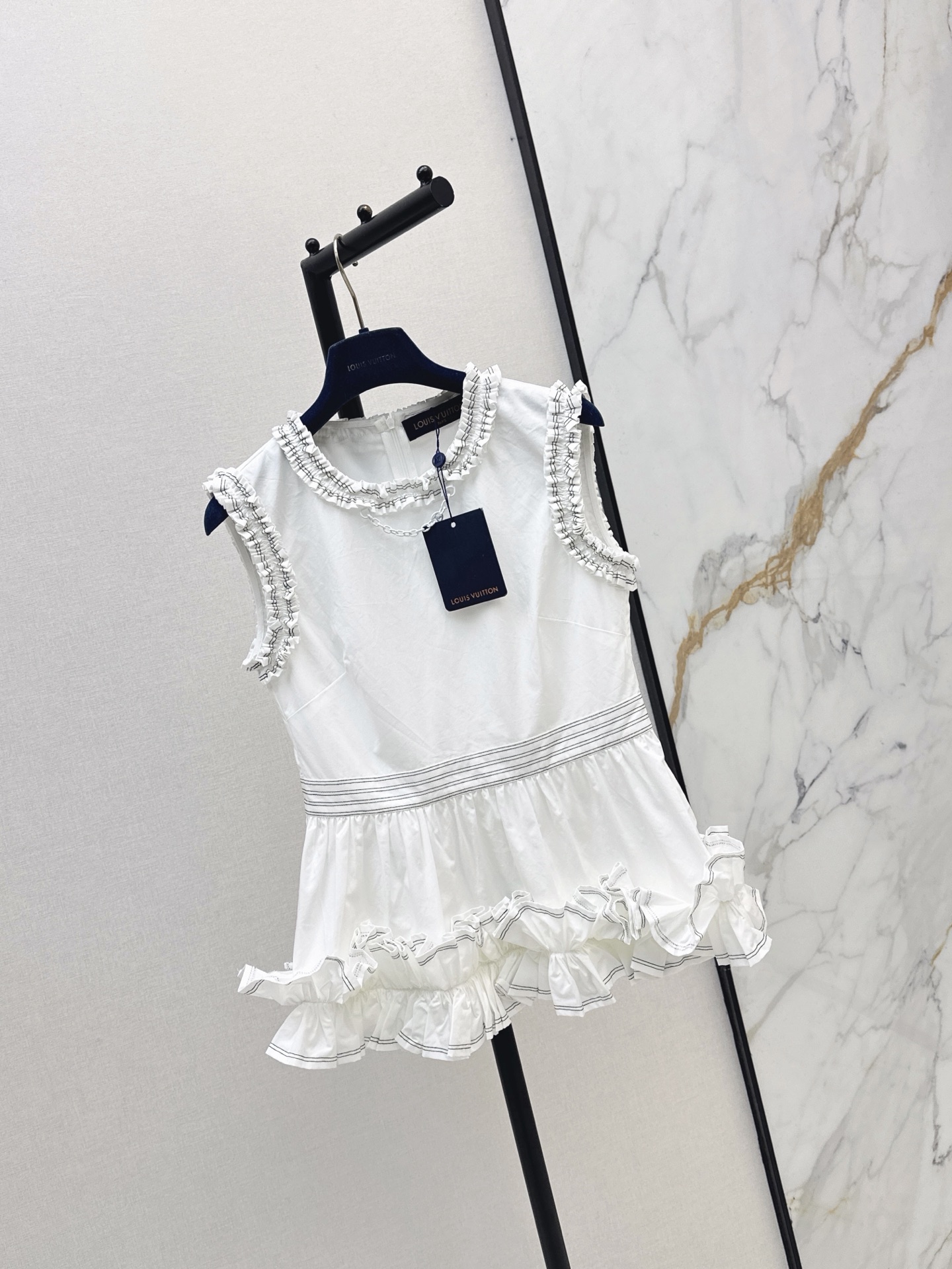 Loui 26ss ruffle sleeveless top