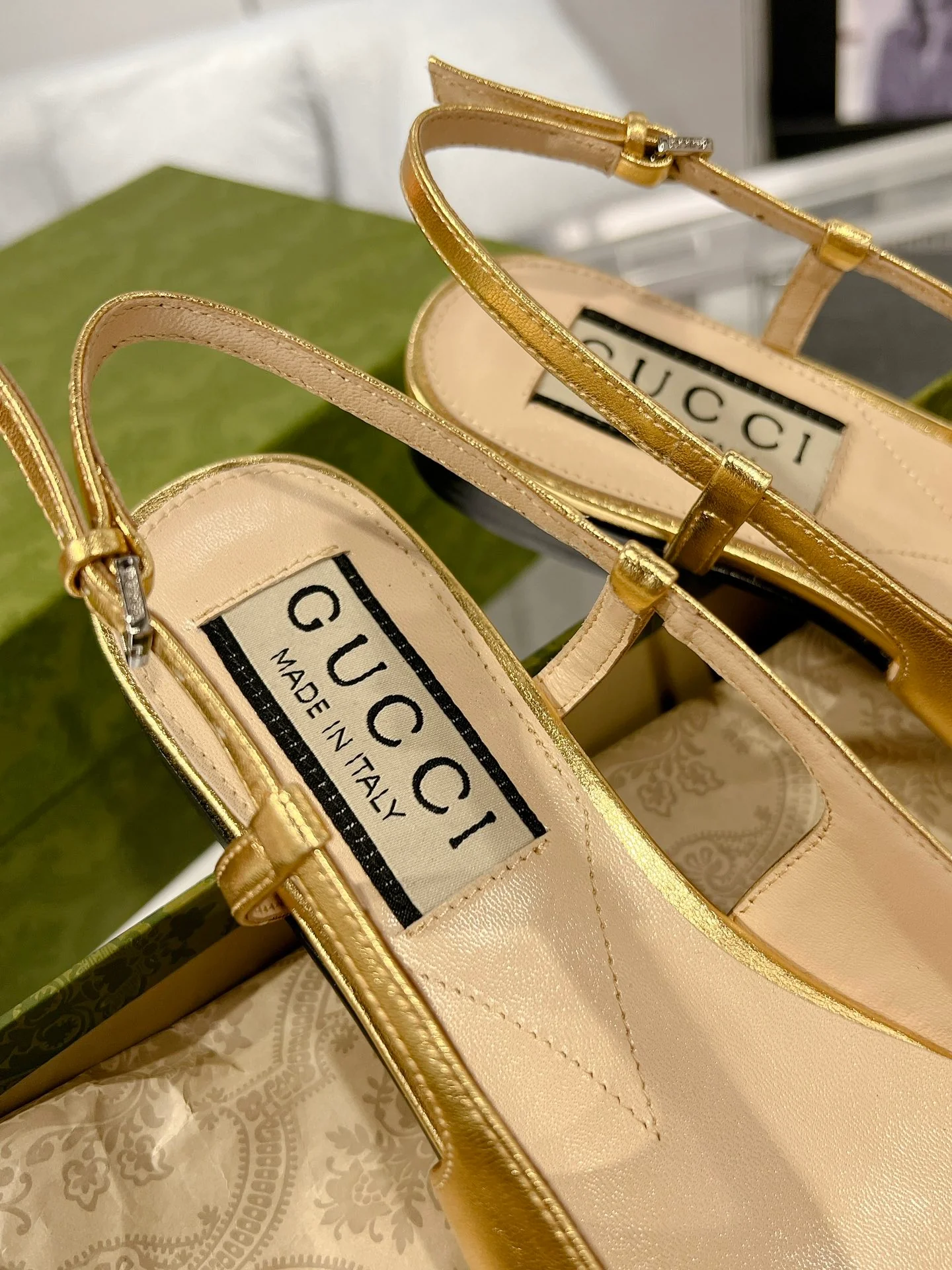 Gucc 25fw slingback flats with crystal diamond bling sandals