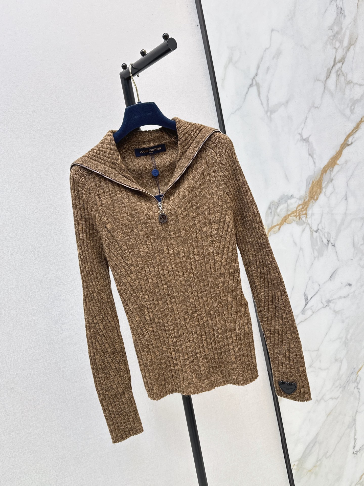 Loui 26fw slim-fit knit sweater