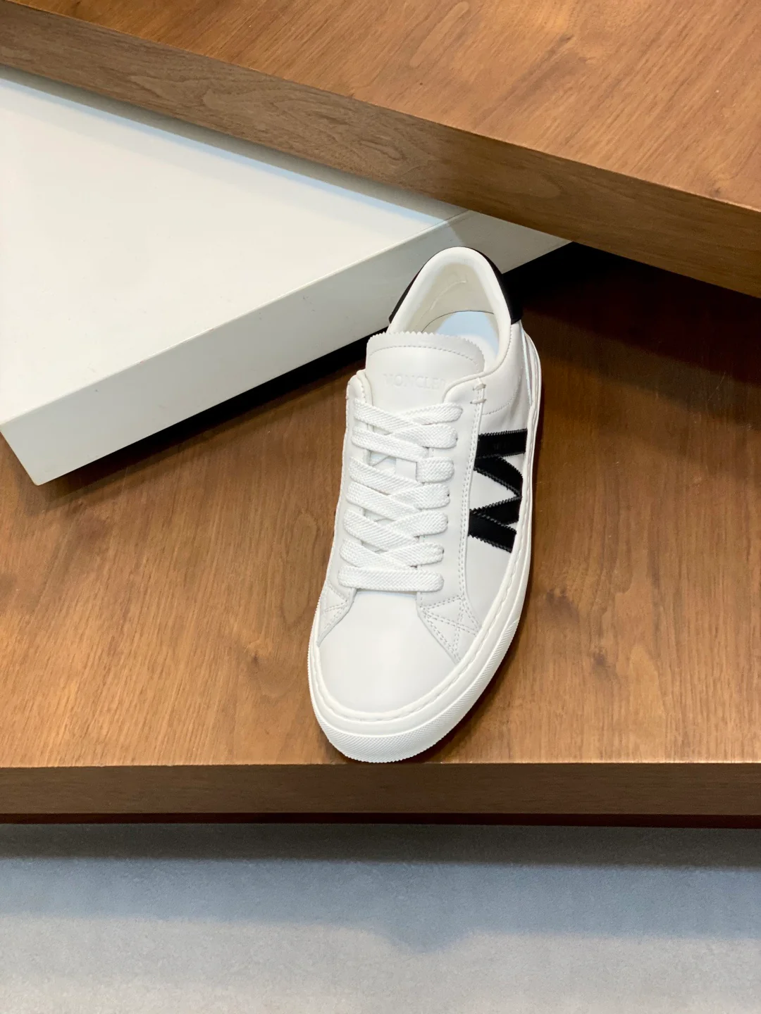 Mon low-top retro sneakers