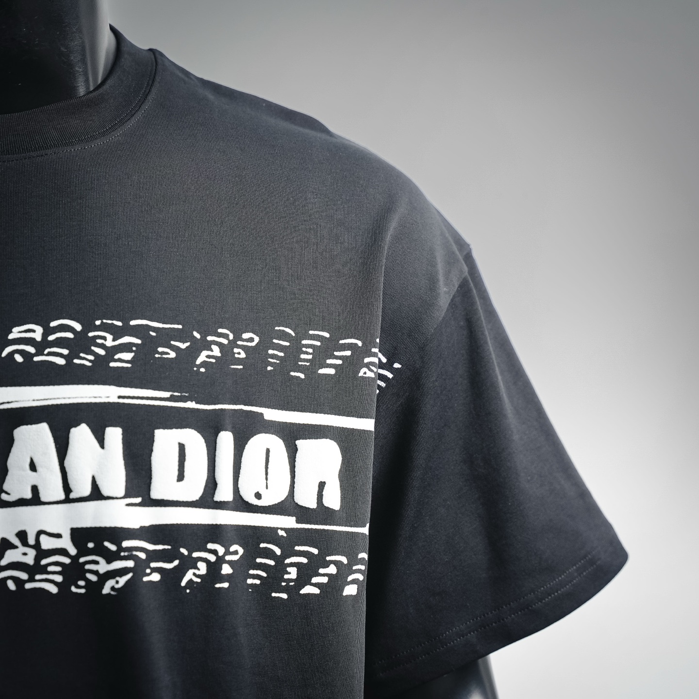 CD letter graffiti-print t-shirt