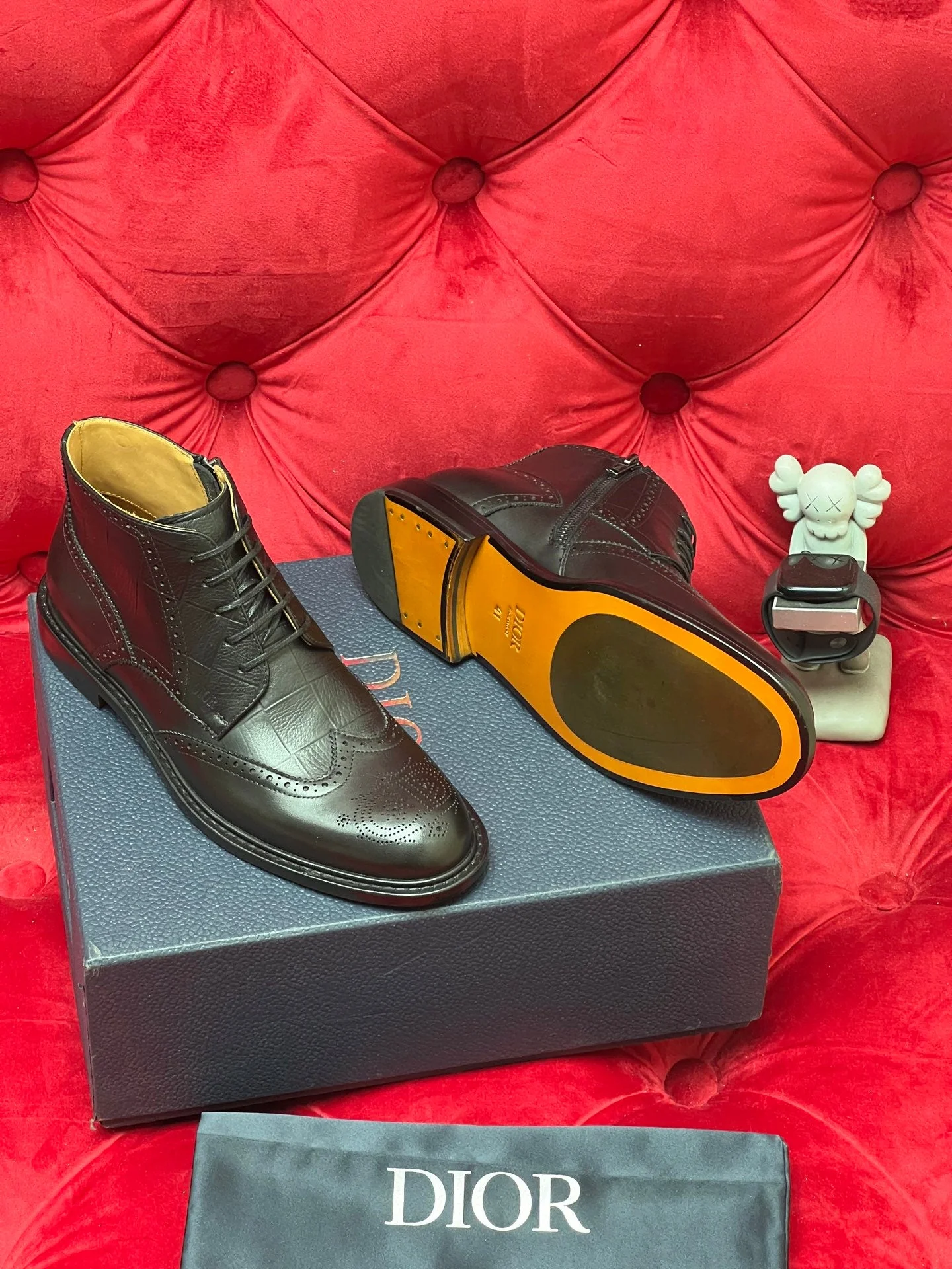 CD leather shoes