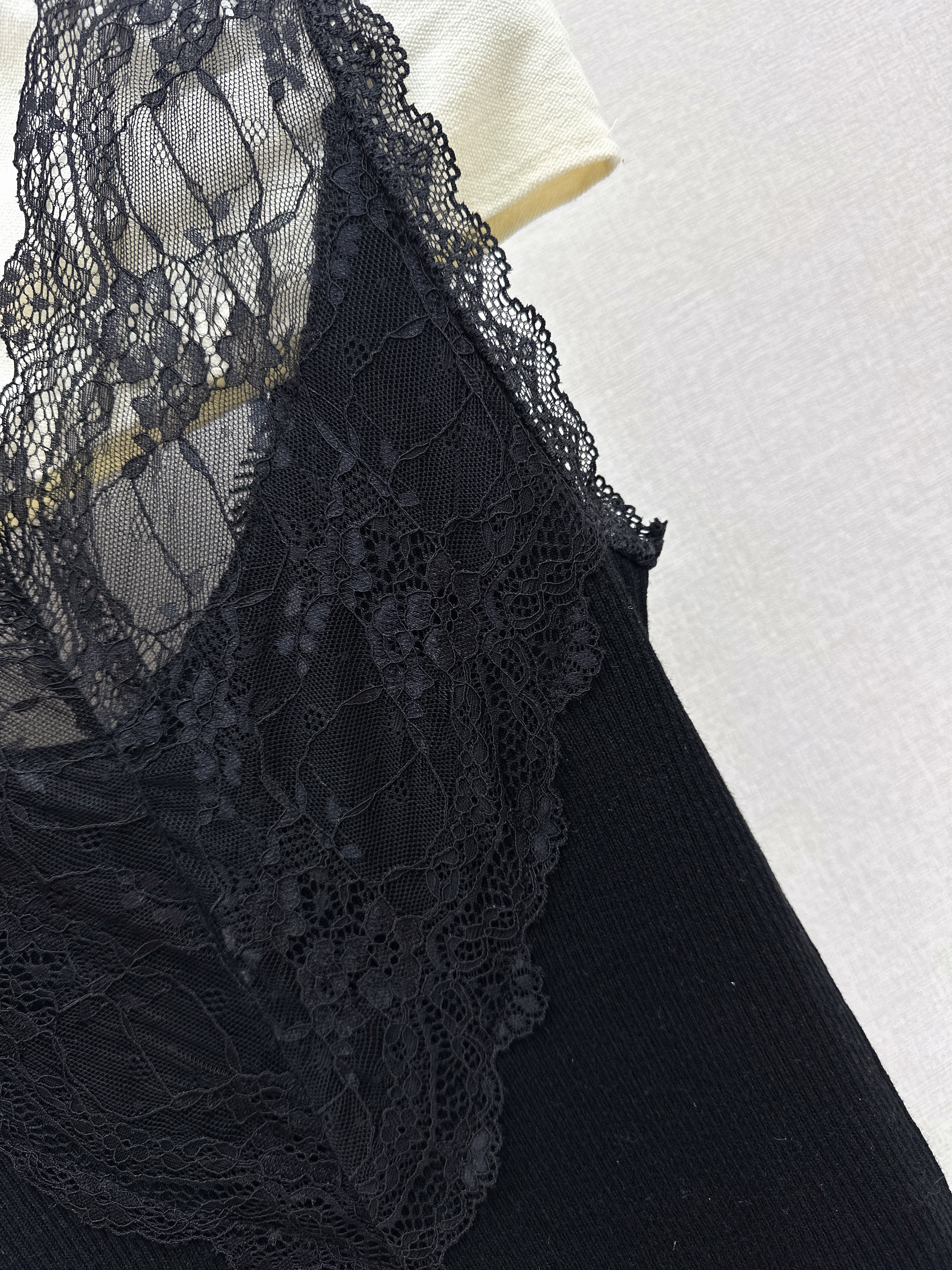 ES 26ss lace contract vest