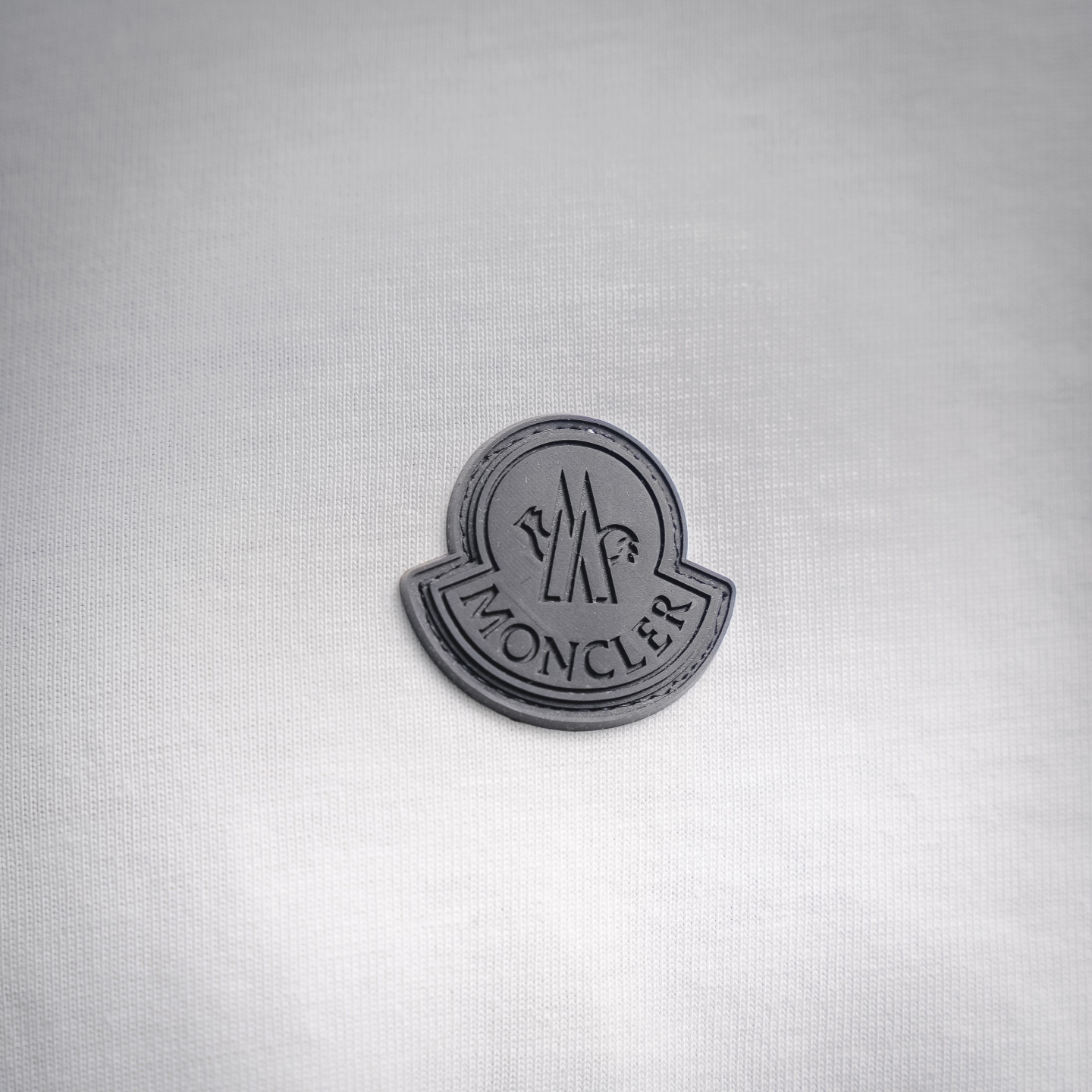Mon embroiderd badge t-shirt
