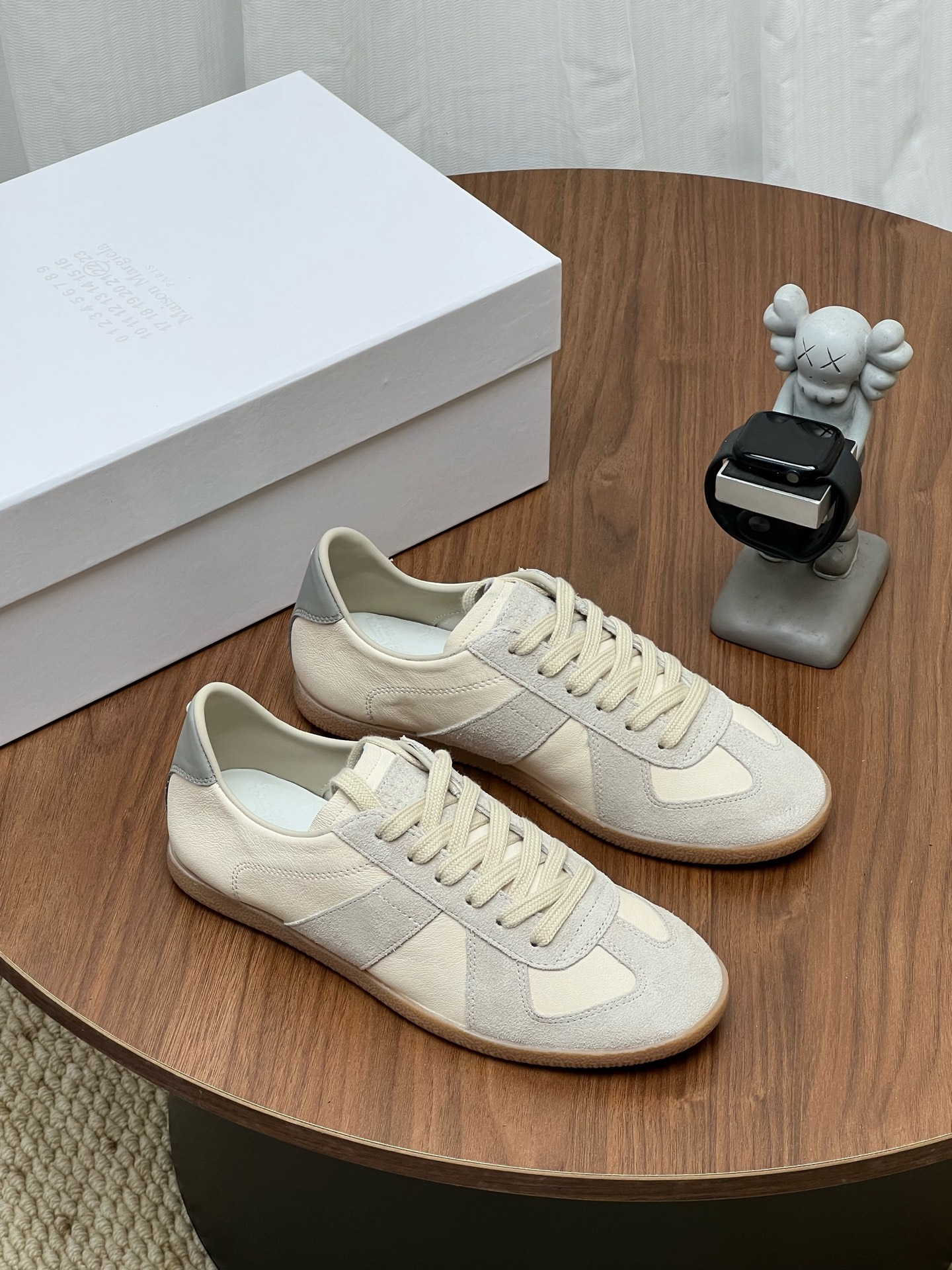 Maison low-top shoes