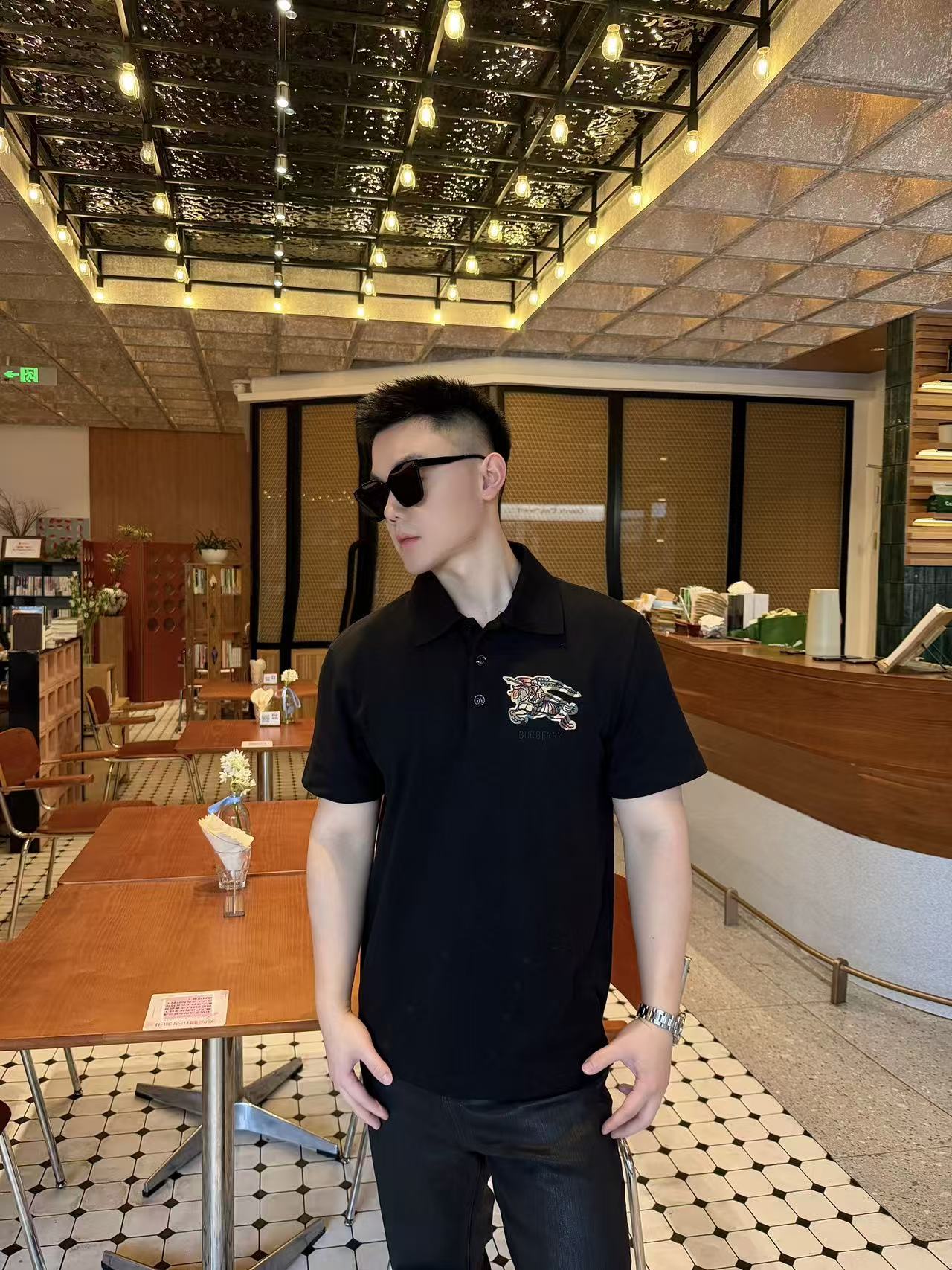 Bur applique t-shirt