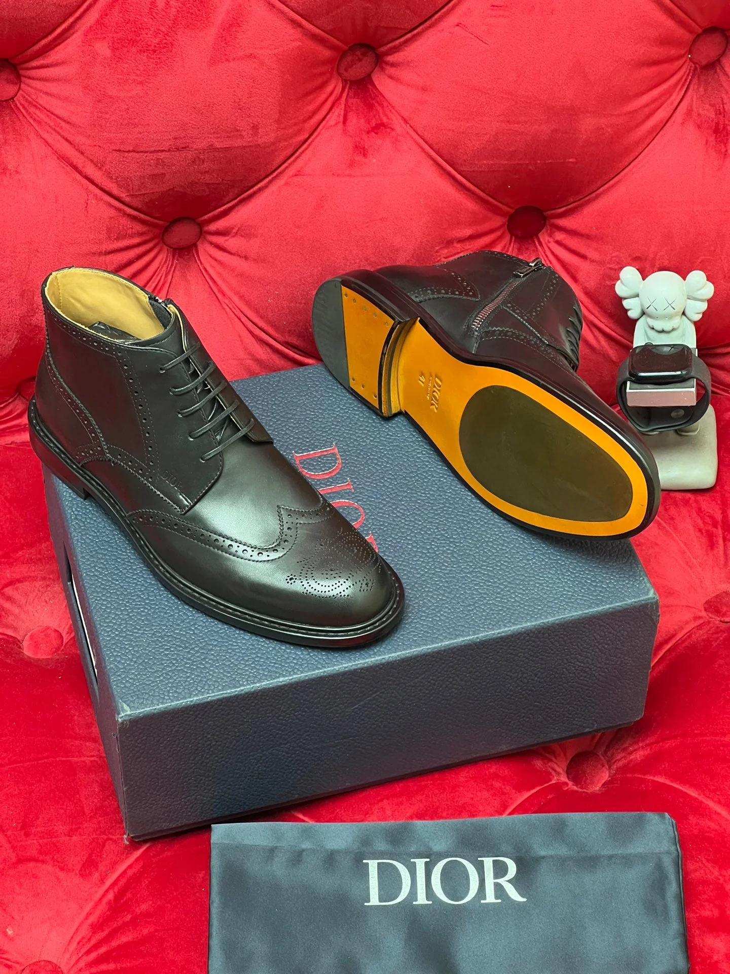 CD leather shoes