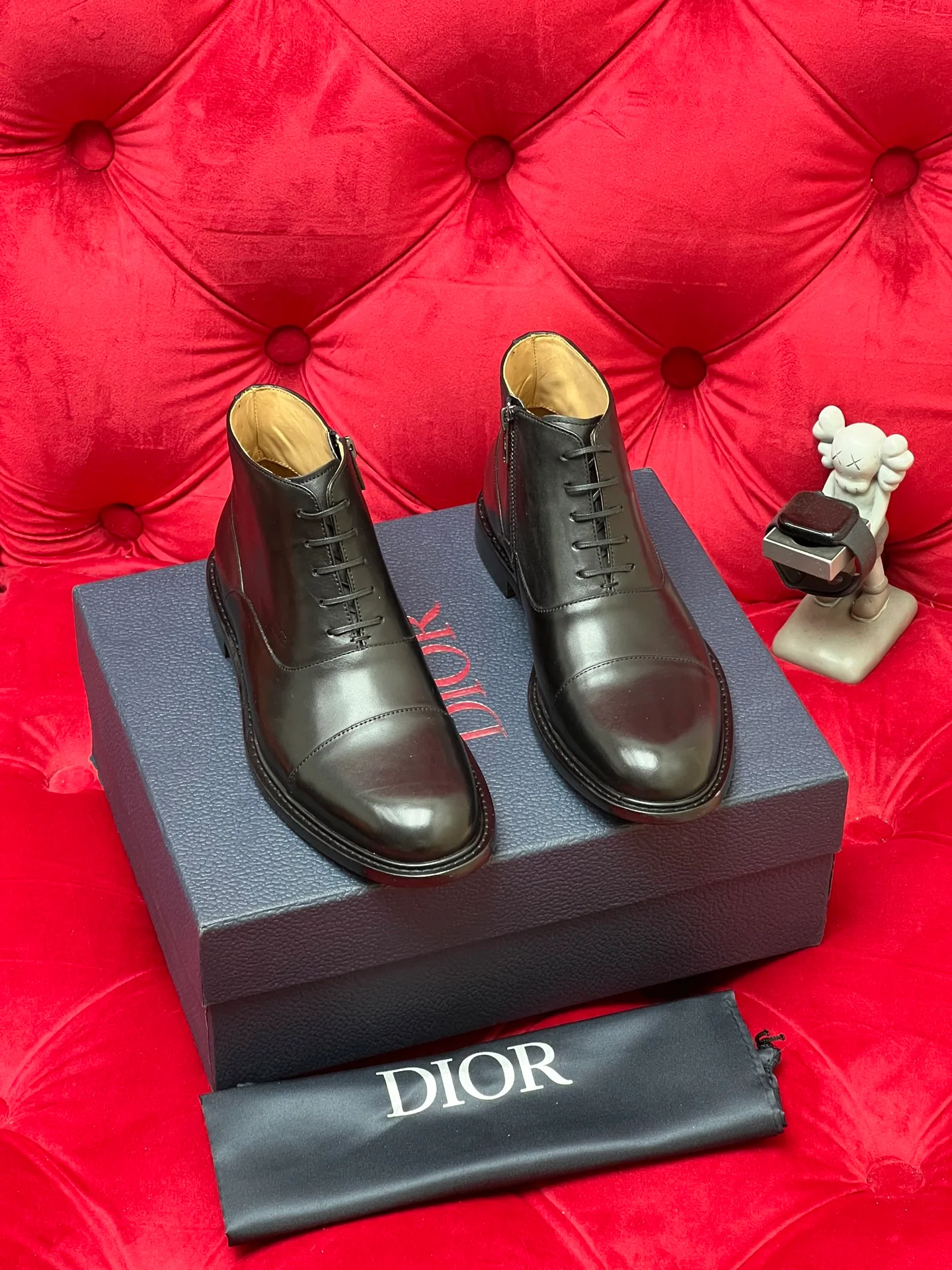 CD leather shoes