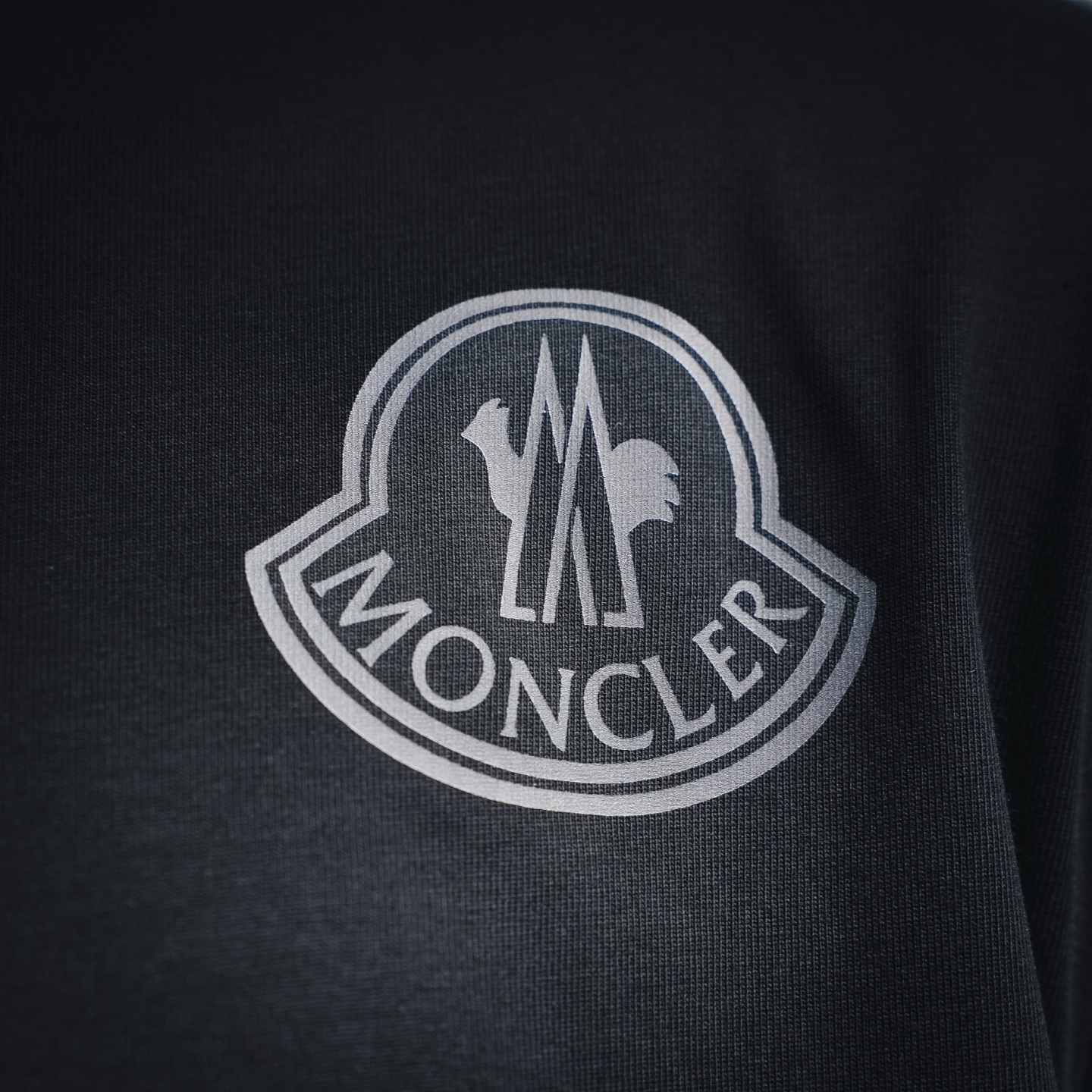 Mon badge embroidered t-shirt