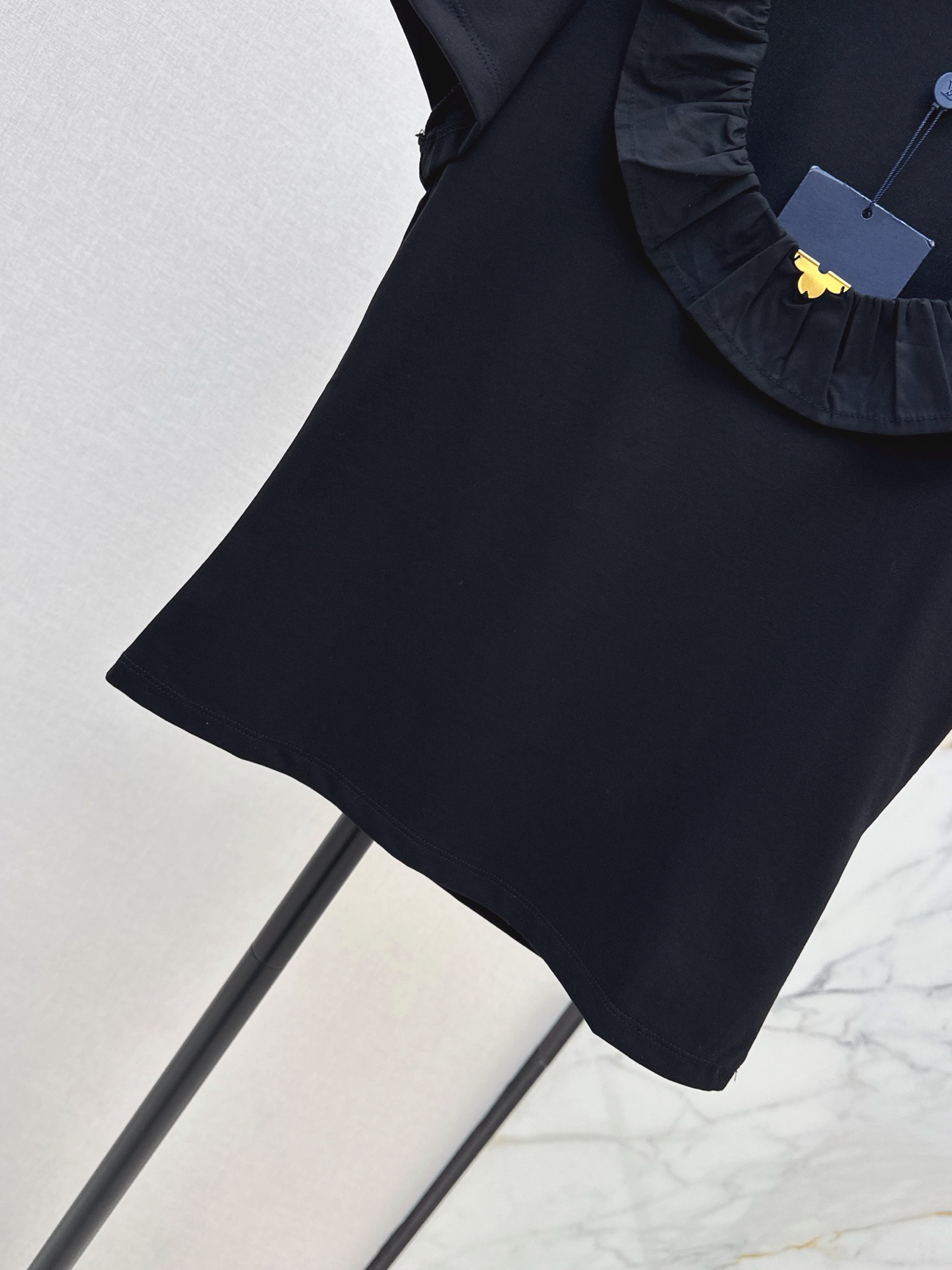 Loui 26fw ruffle t-shirt