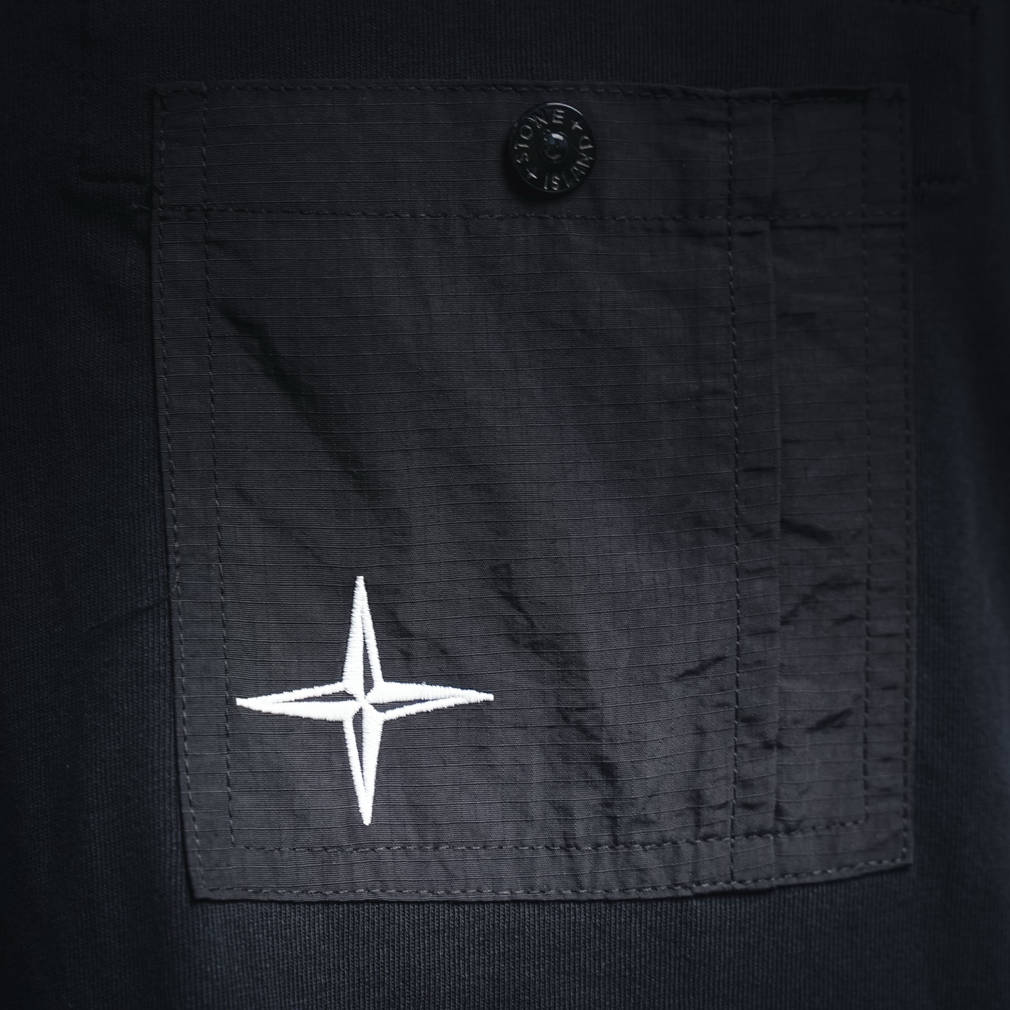 Stone whit a pocket t-shirt