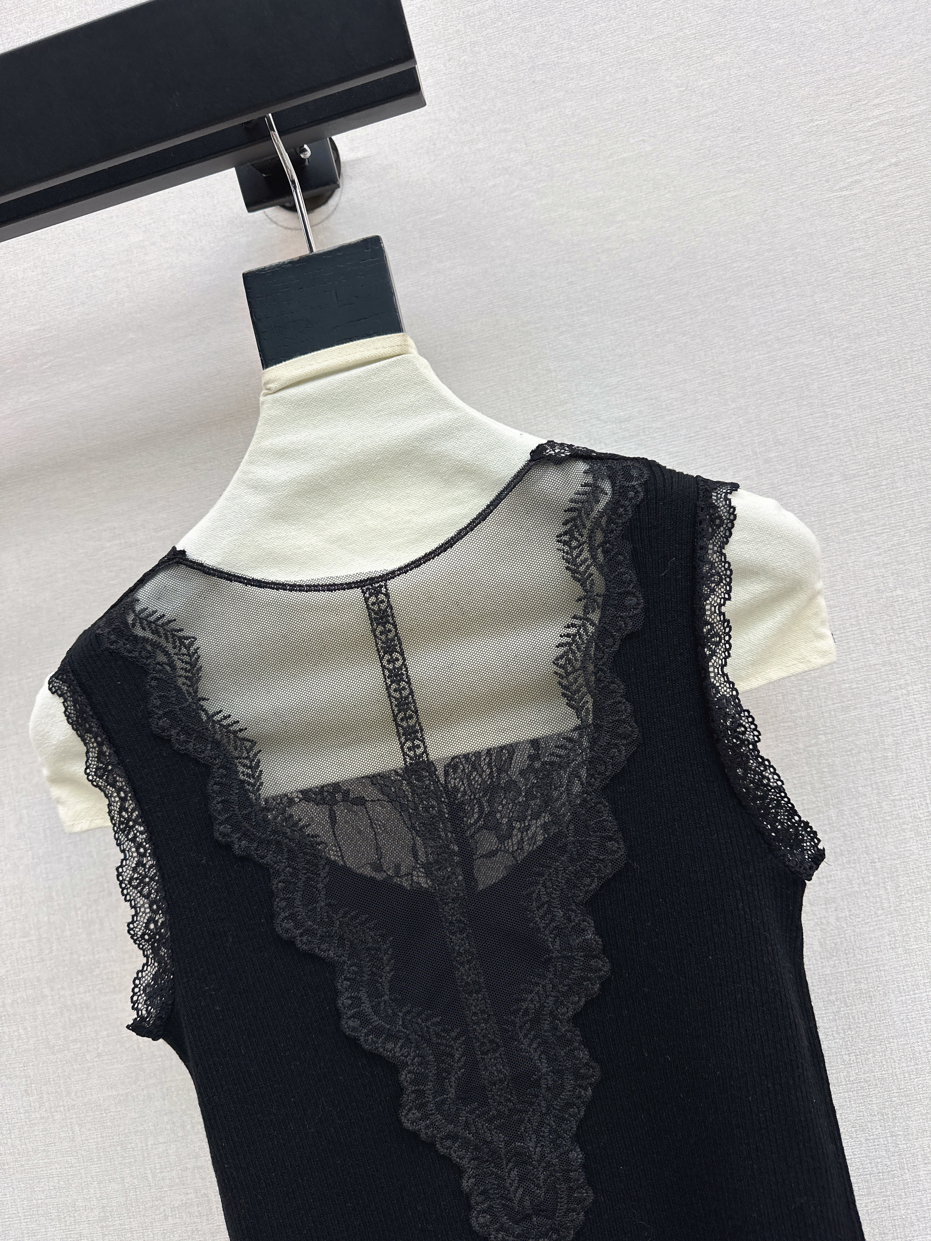 ES 26ss lace contract vest