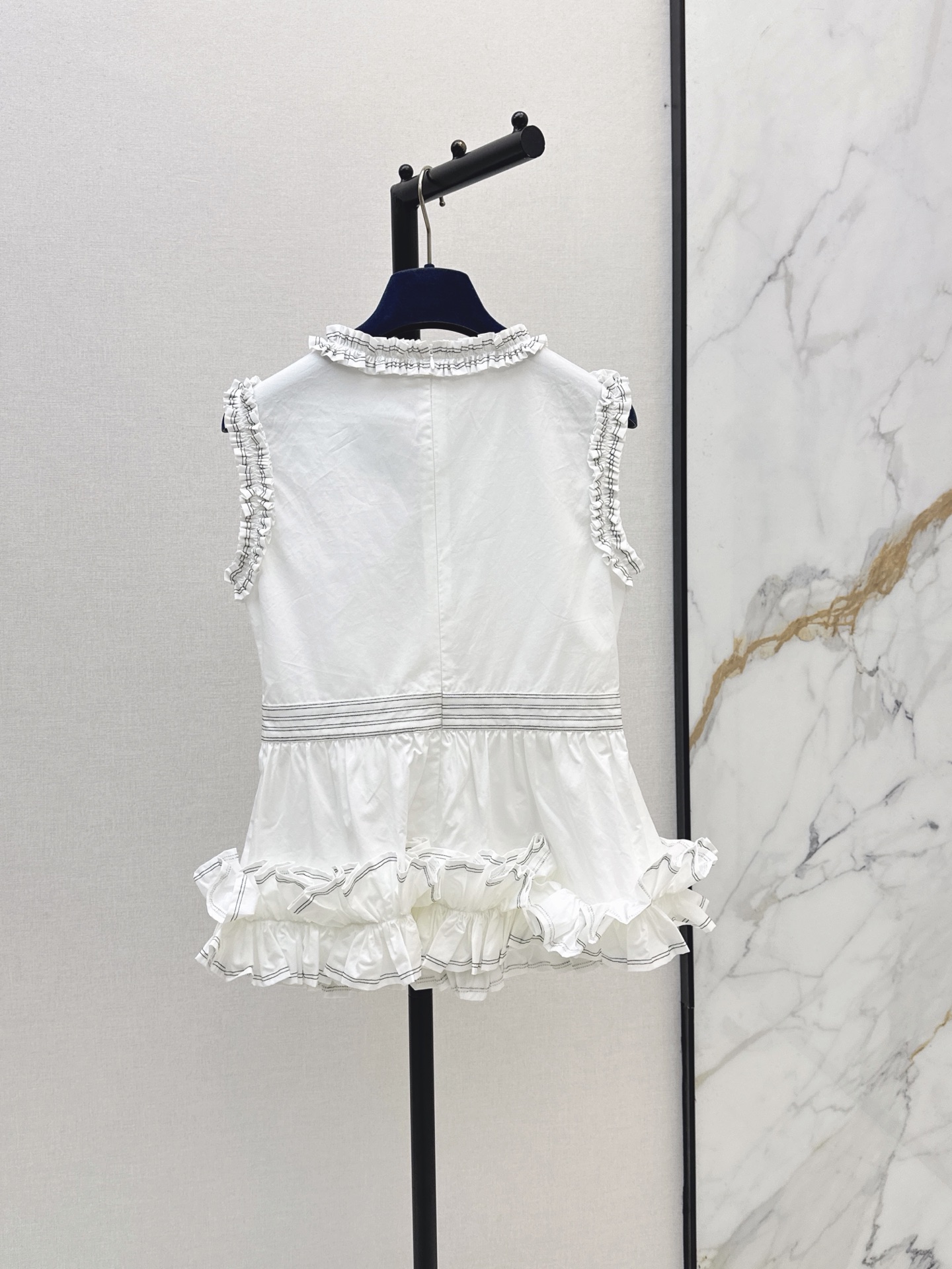 Loui 26ss ruffle sleeveless top