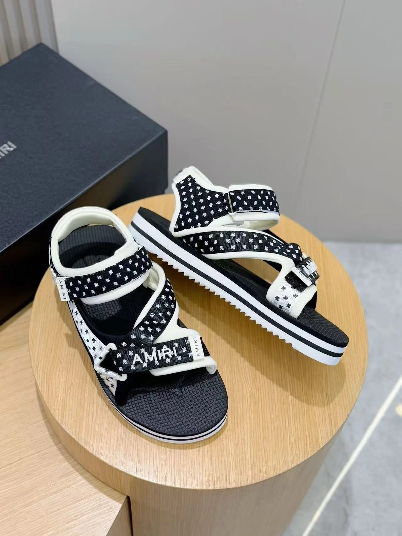 Ami slippers