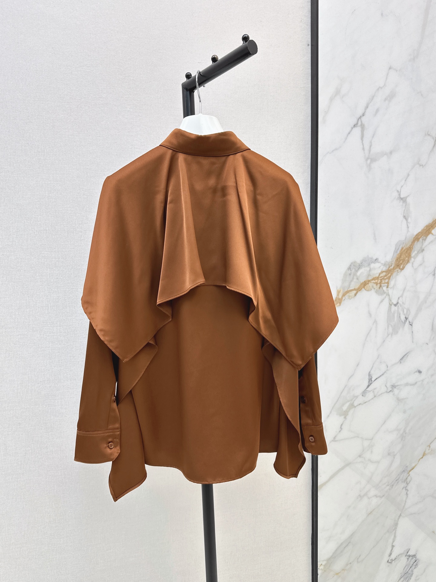 Loe 26fw asymmertic shirt