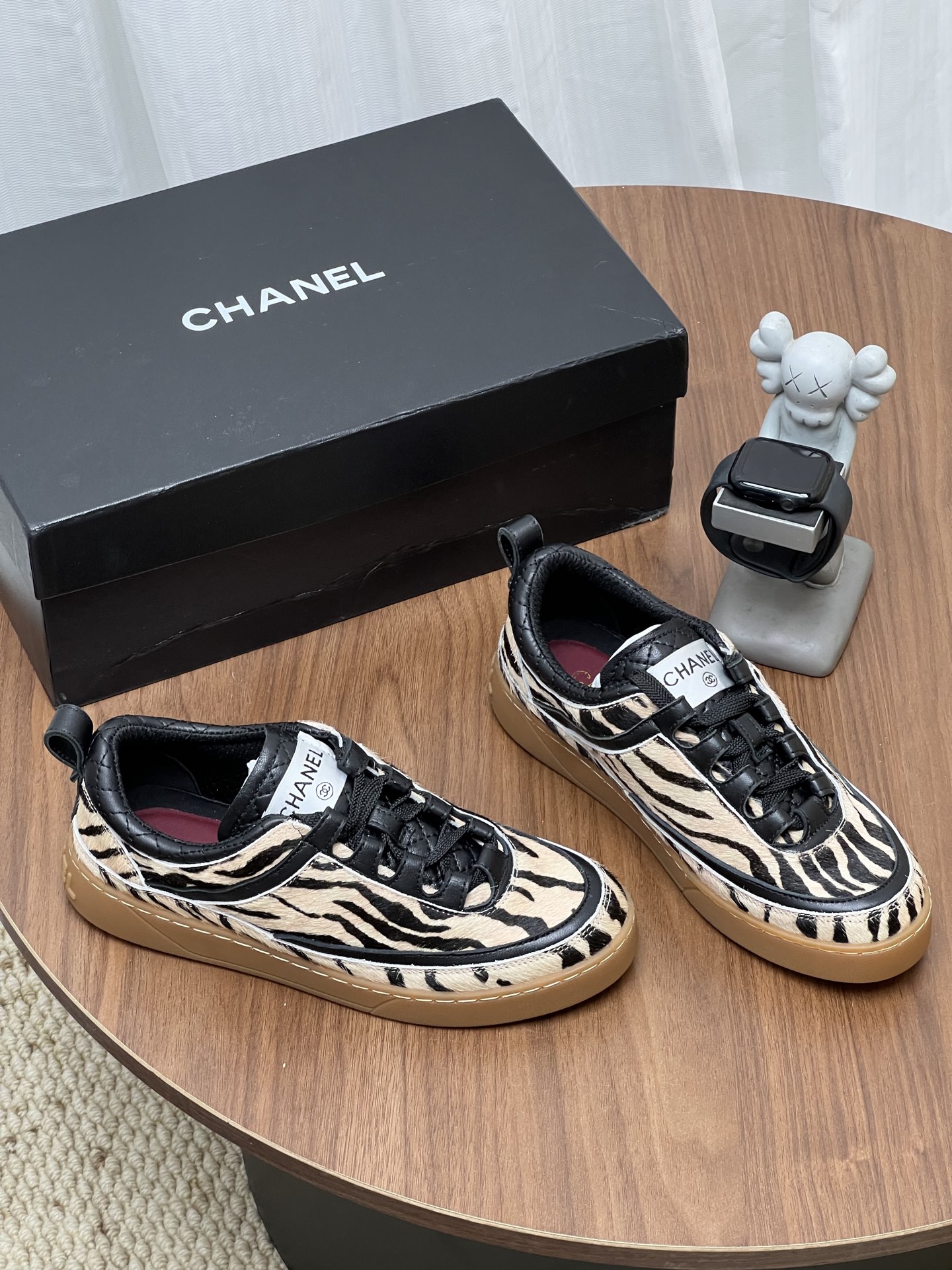 Chan sneaker