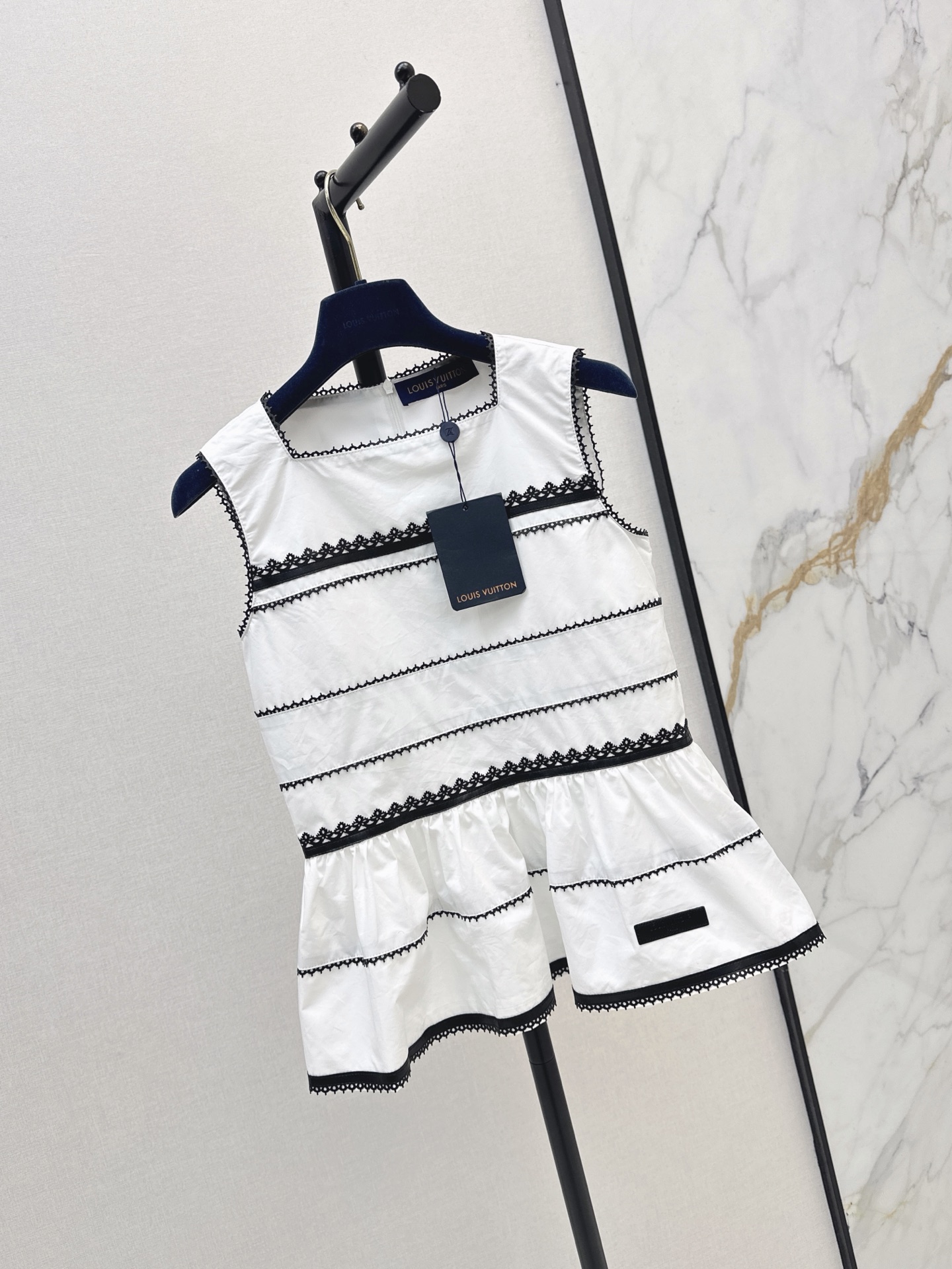 Loui 26ss lace trim vest