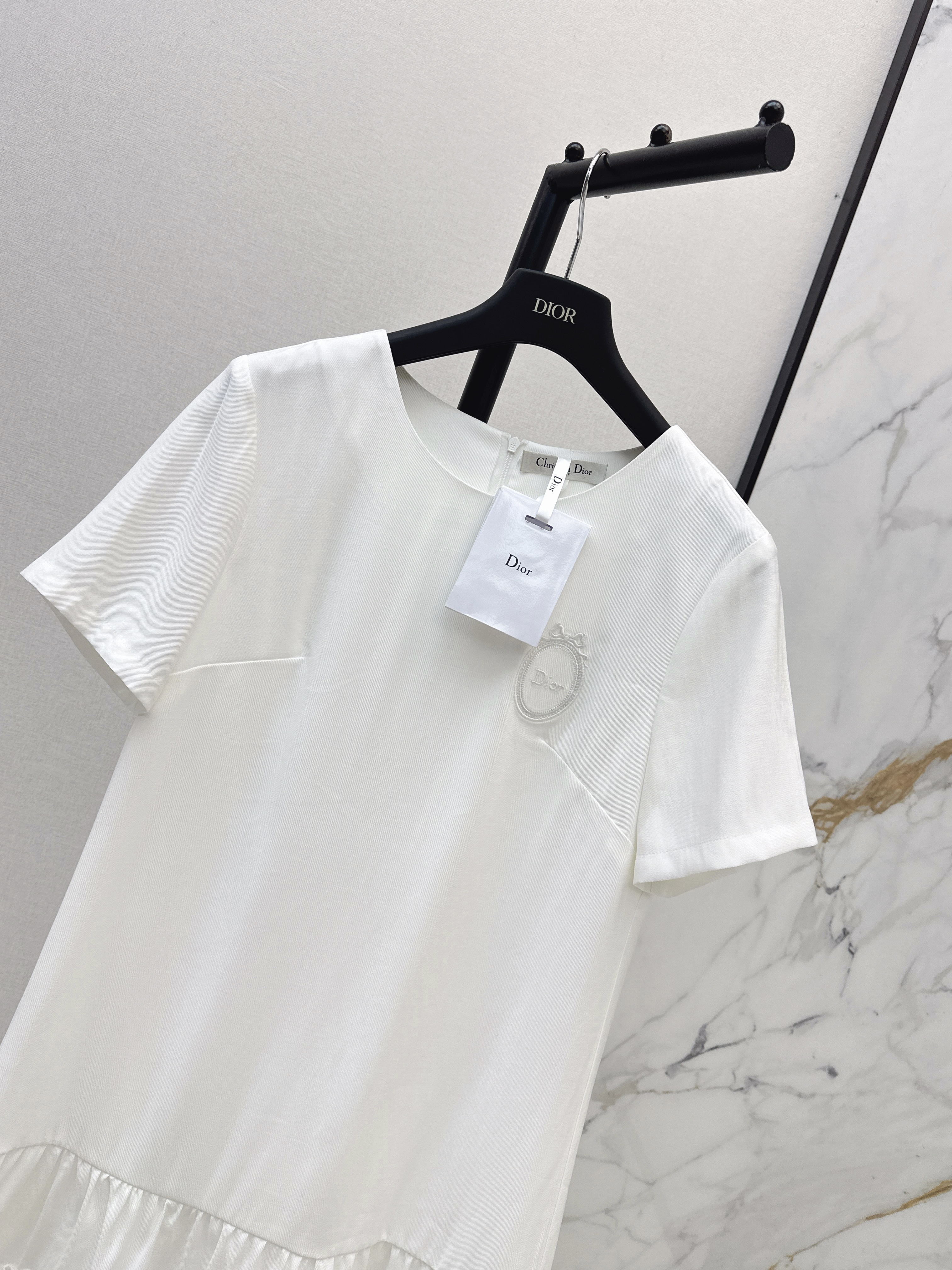 CD 26ss contract dress