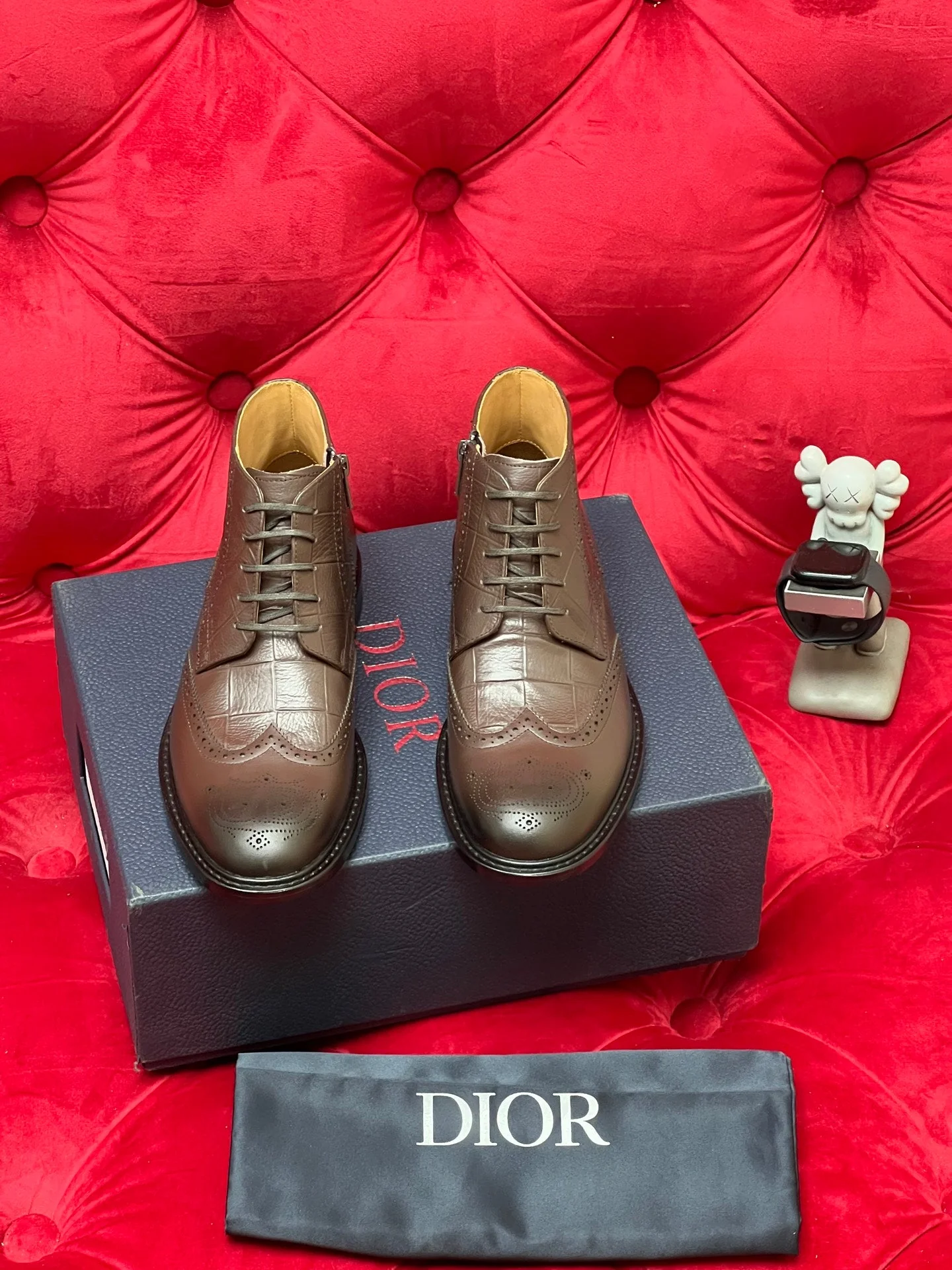 CD leather shoes