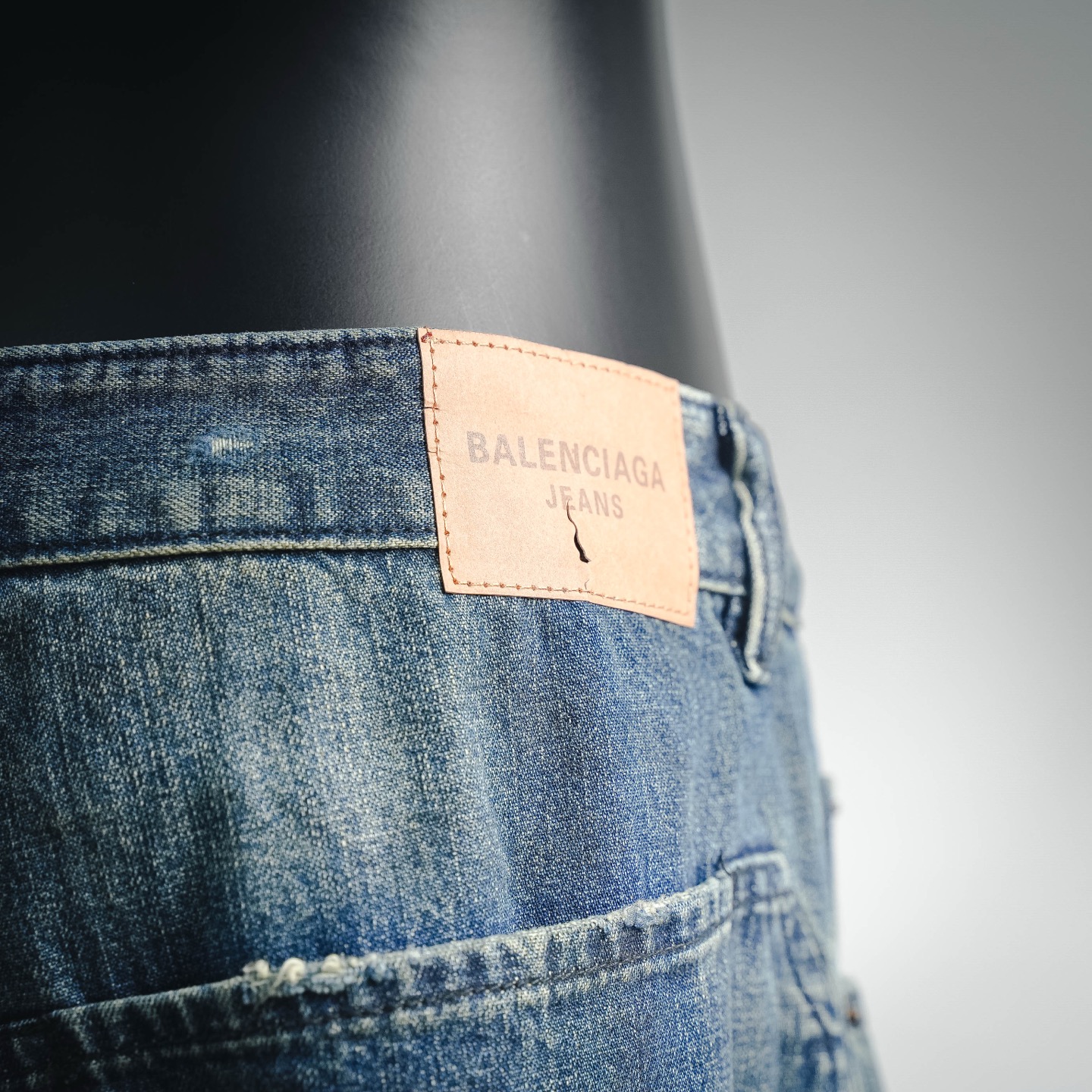 Balen distressed jeans