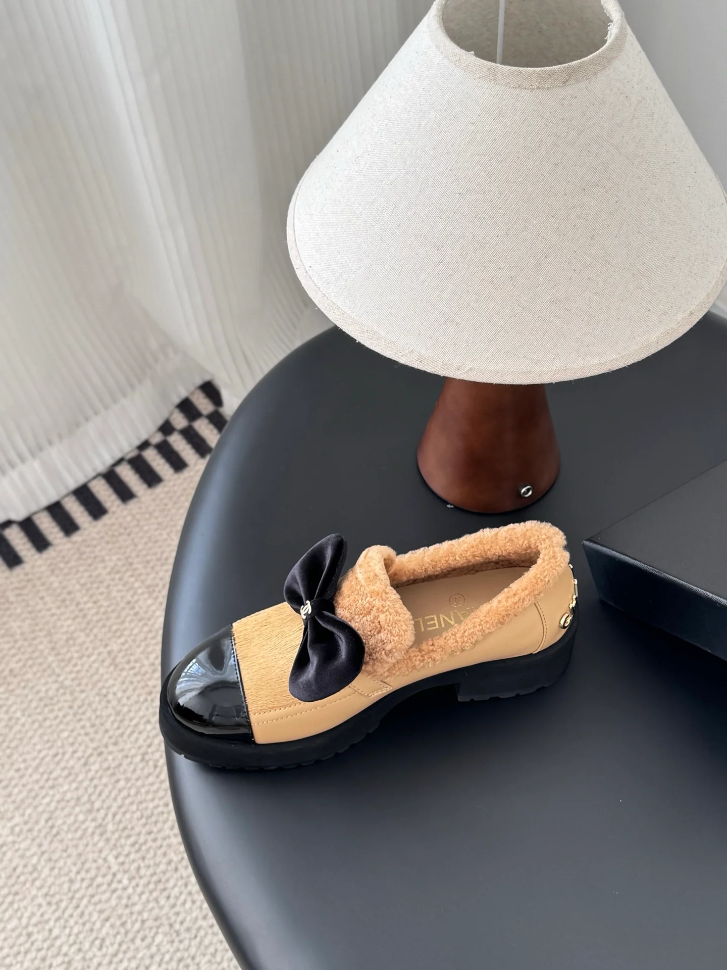 Chan 25fw lined flats
