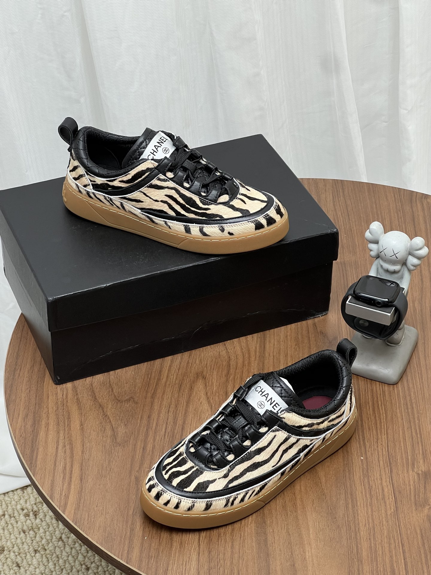 Chan sneaker