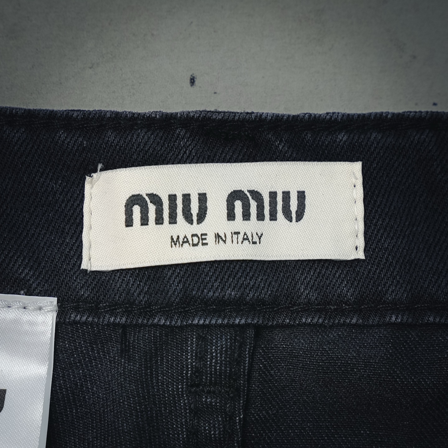 Miu embroidered jenas