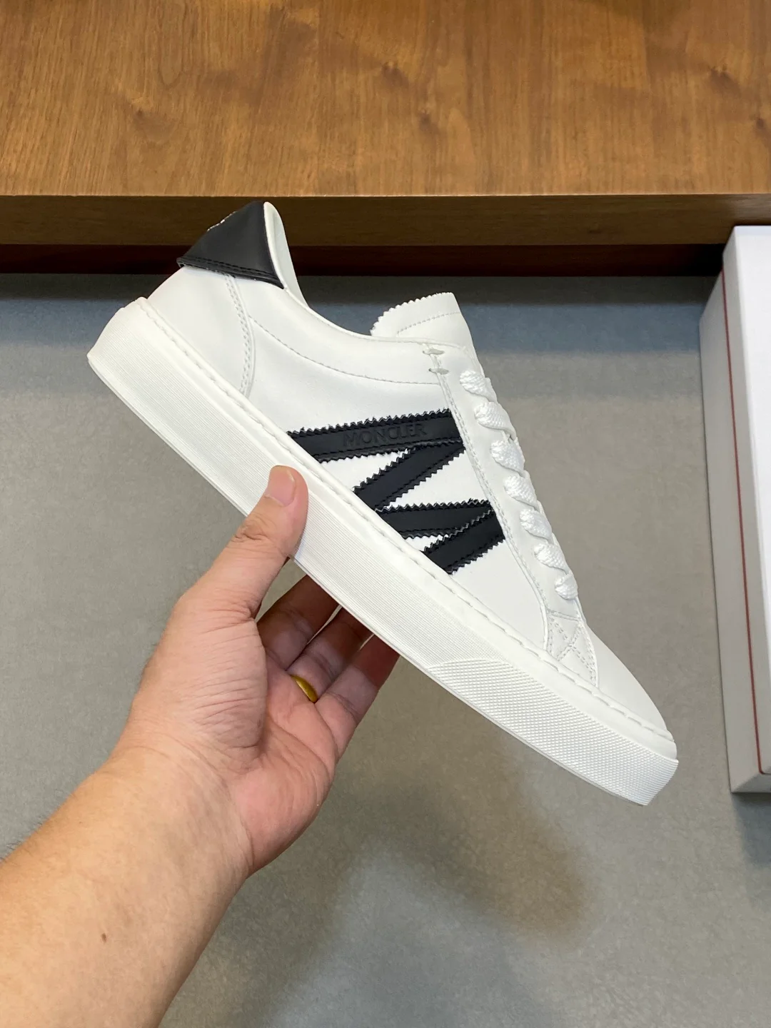 Mon low-top retro sneakers