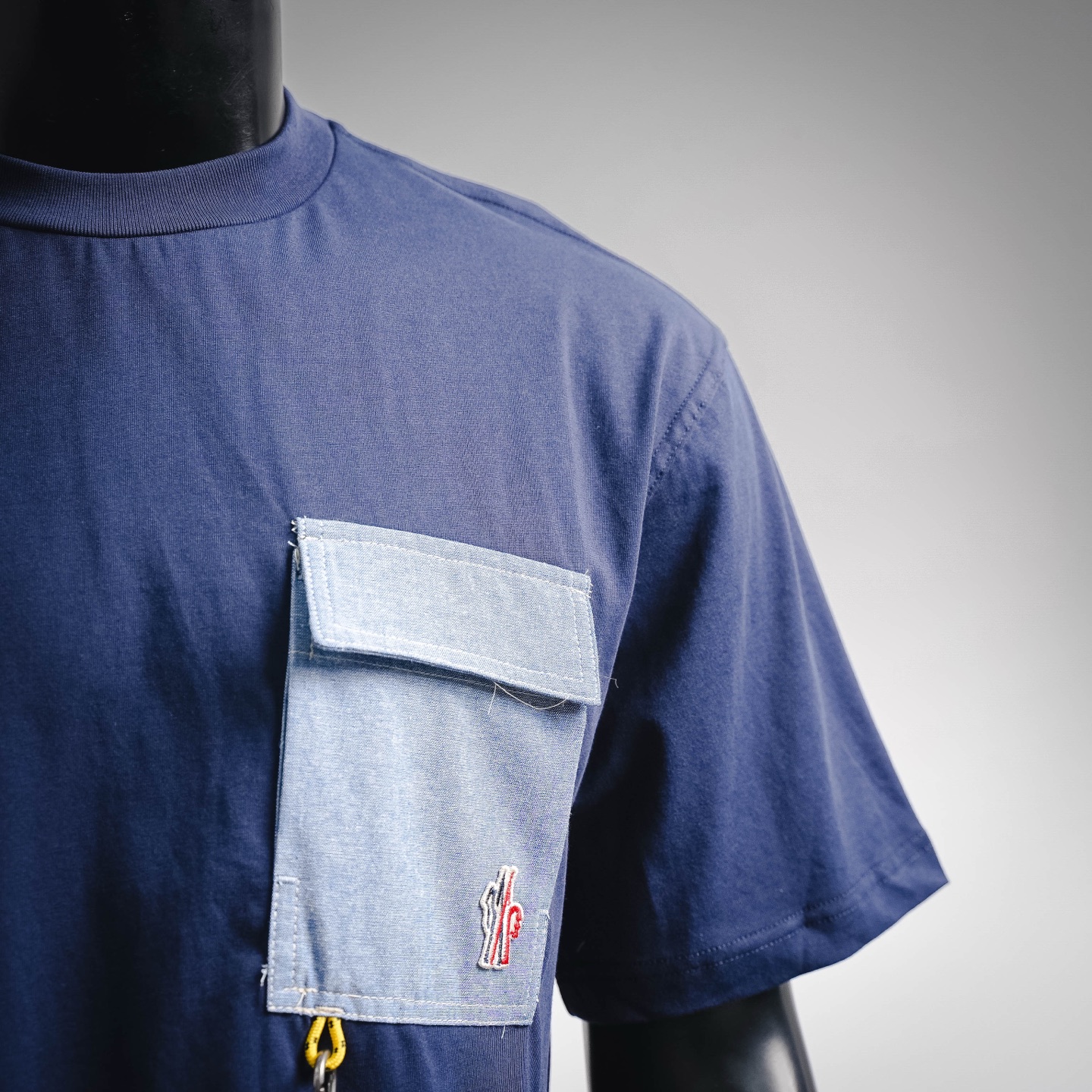 Mon with pockets t-shirt