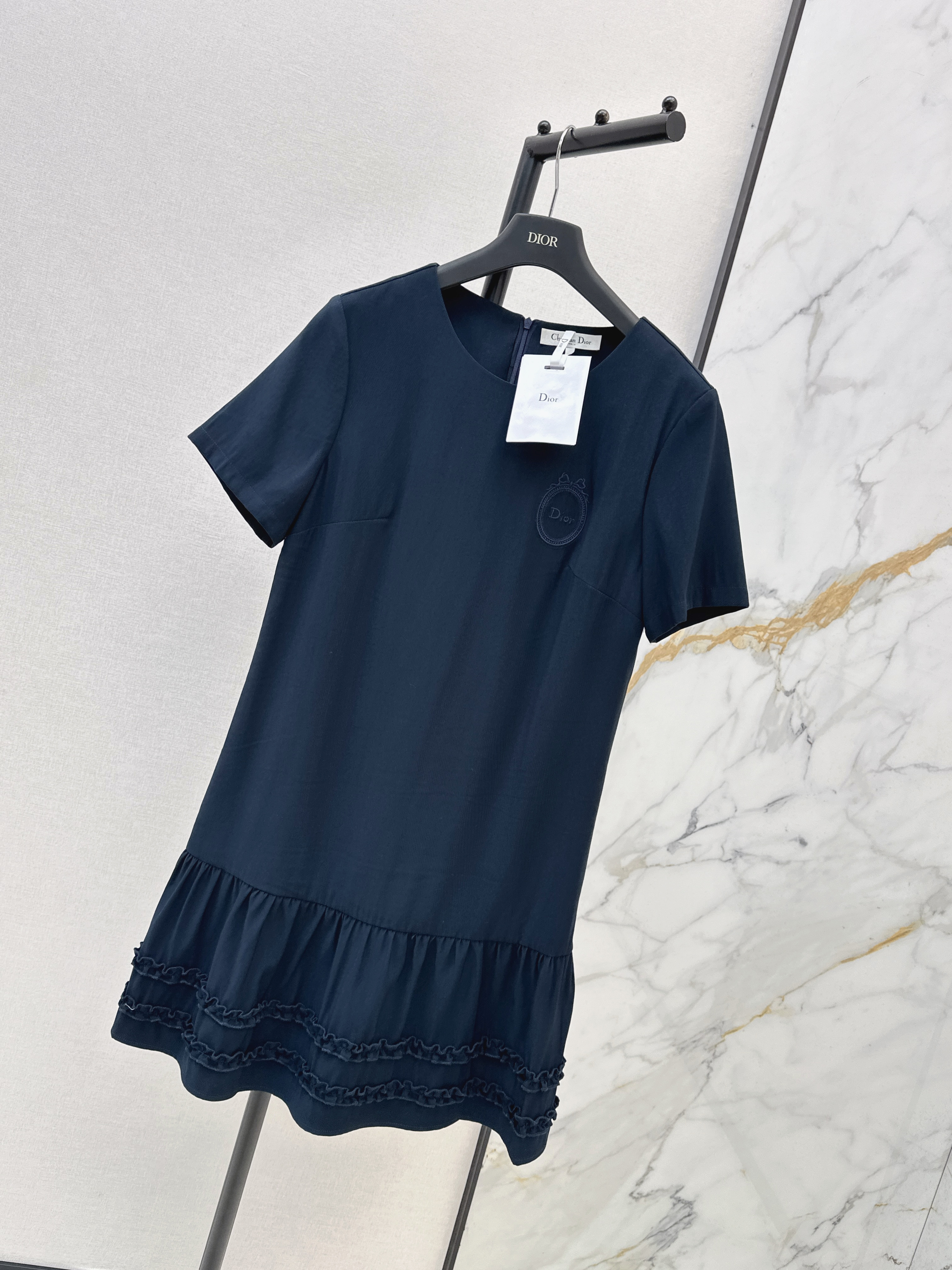 CD 26ss contract dress
