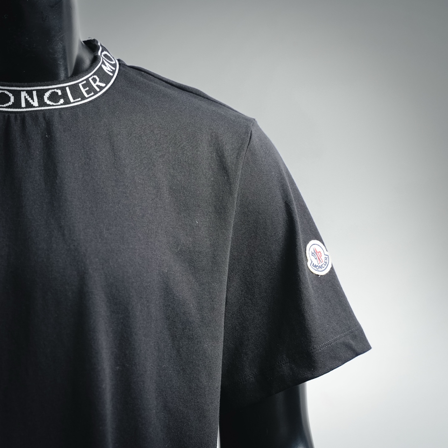 Mon neckline letter t-shirt