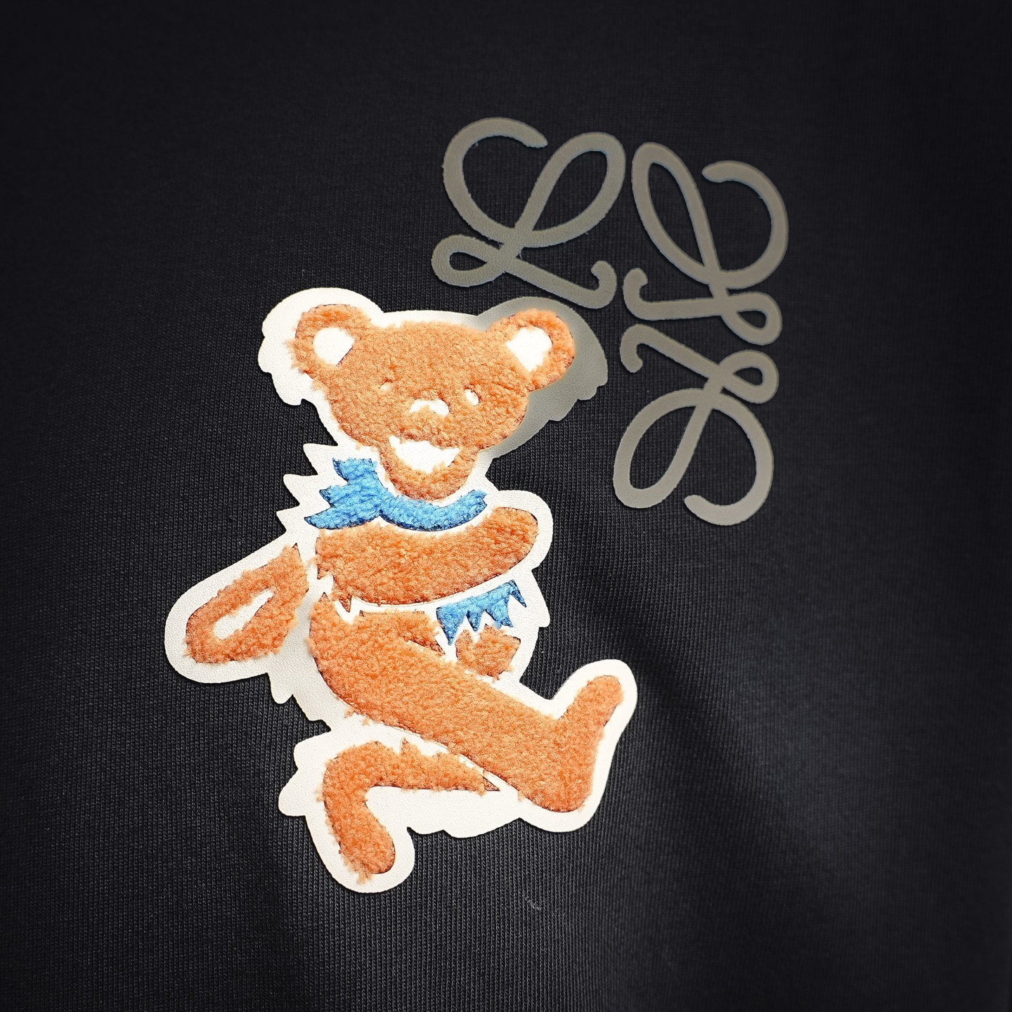 Loe applique t-shirt