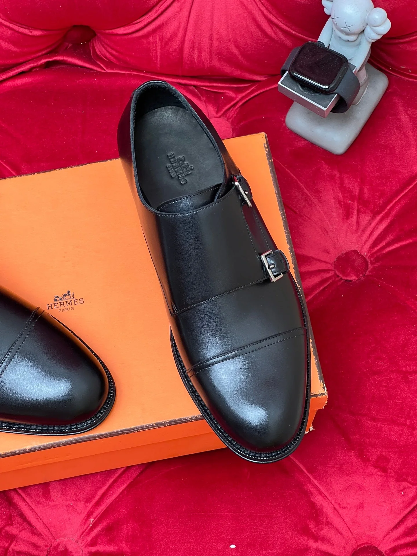 CD leather shoes