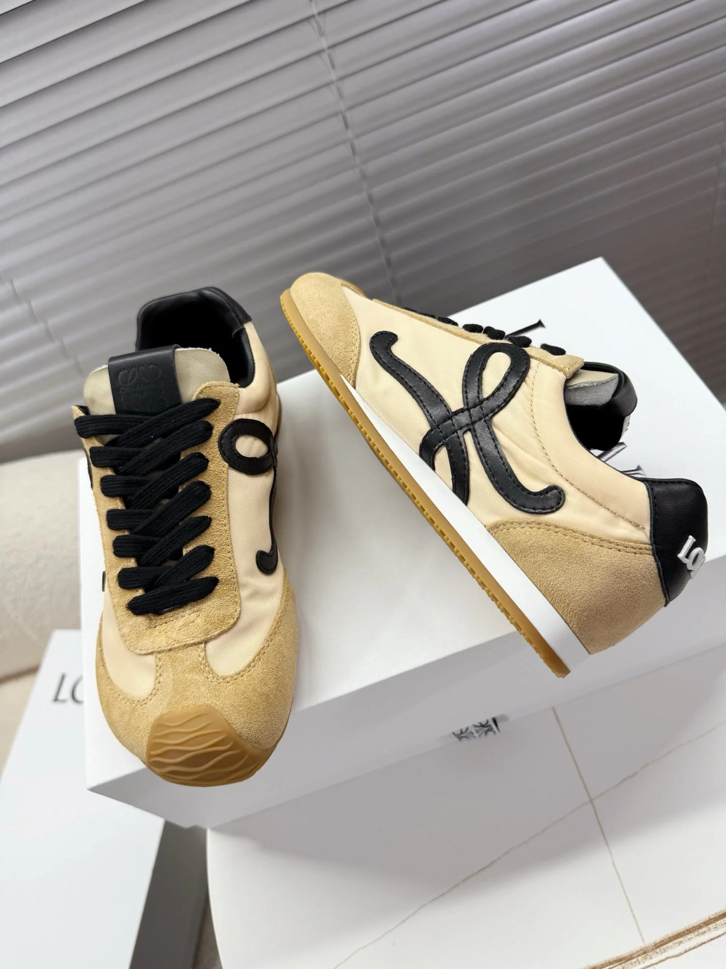 Loe 25fw all-match shoe