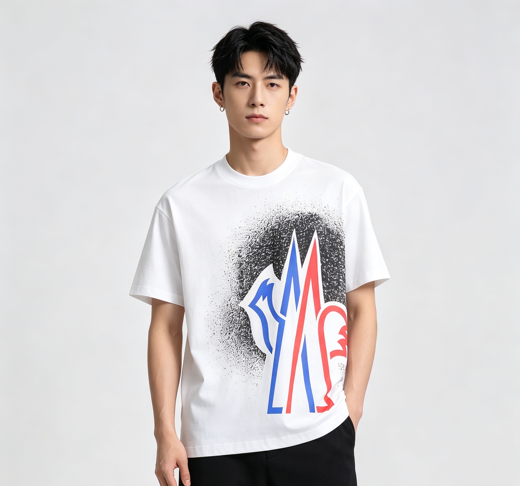 Mon graffiti-print t-shirt