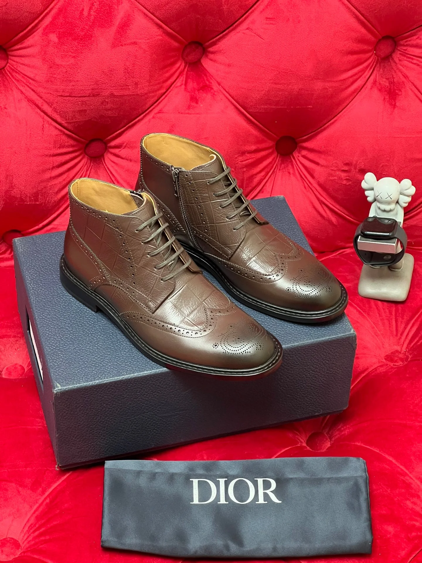 CD leather shoes