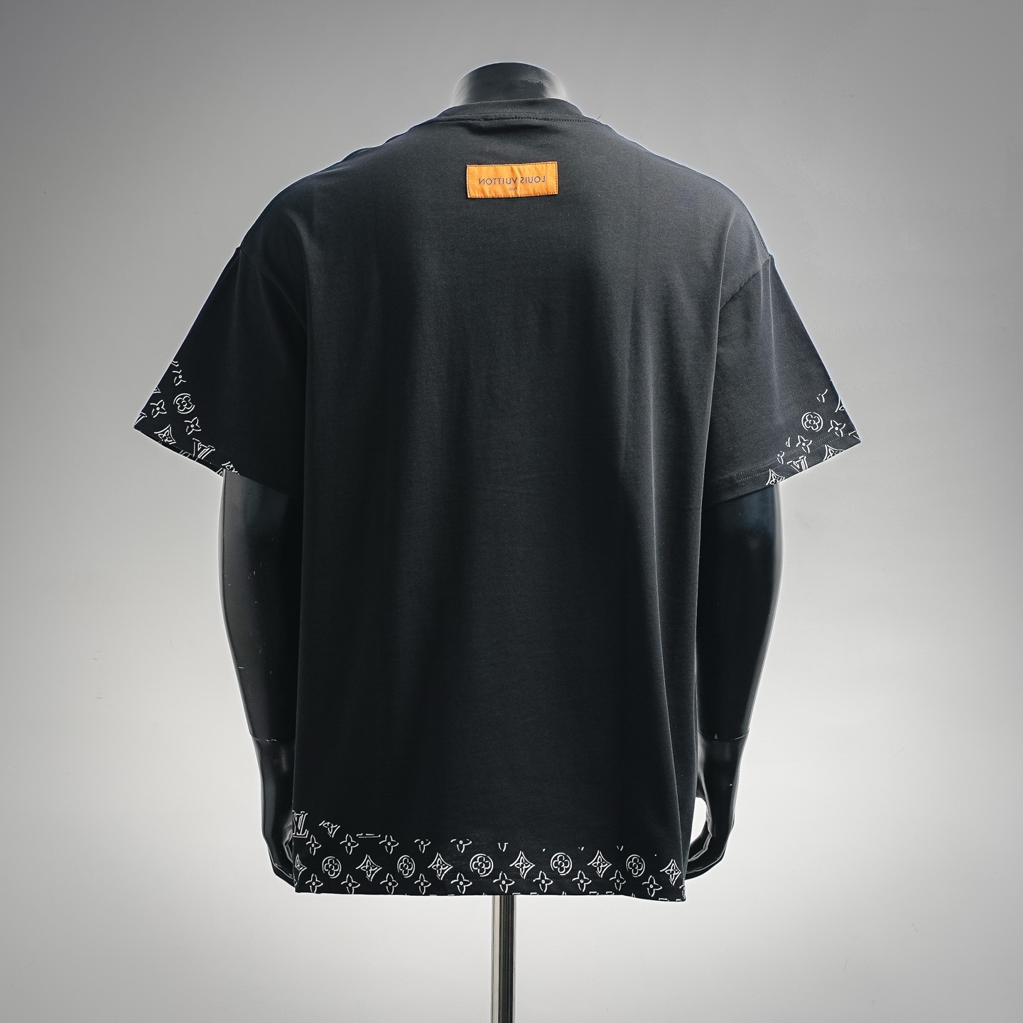 Louis letther badge embroidered t-shirt