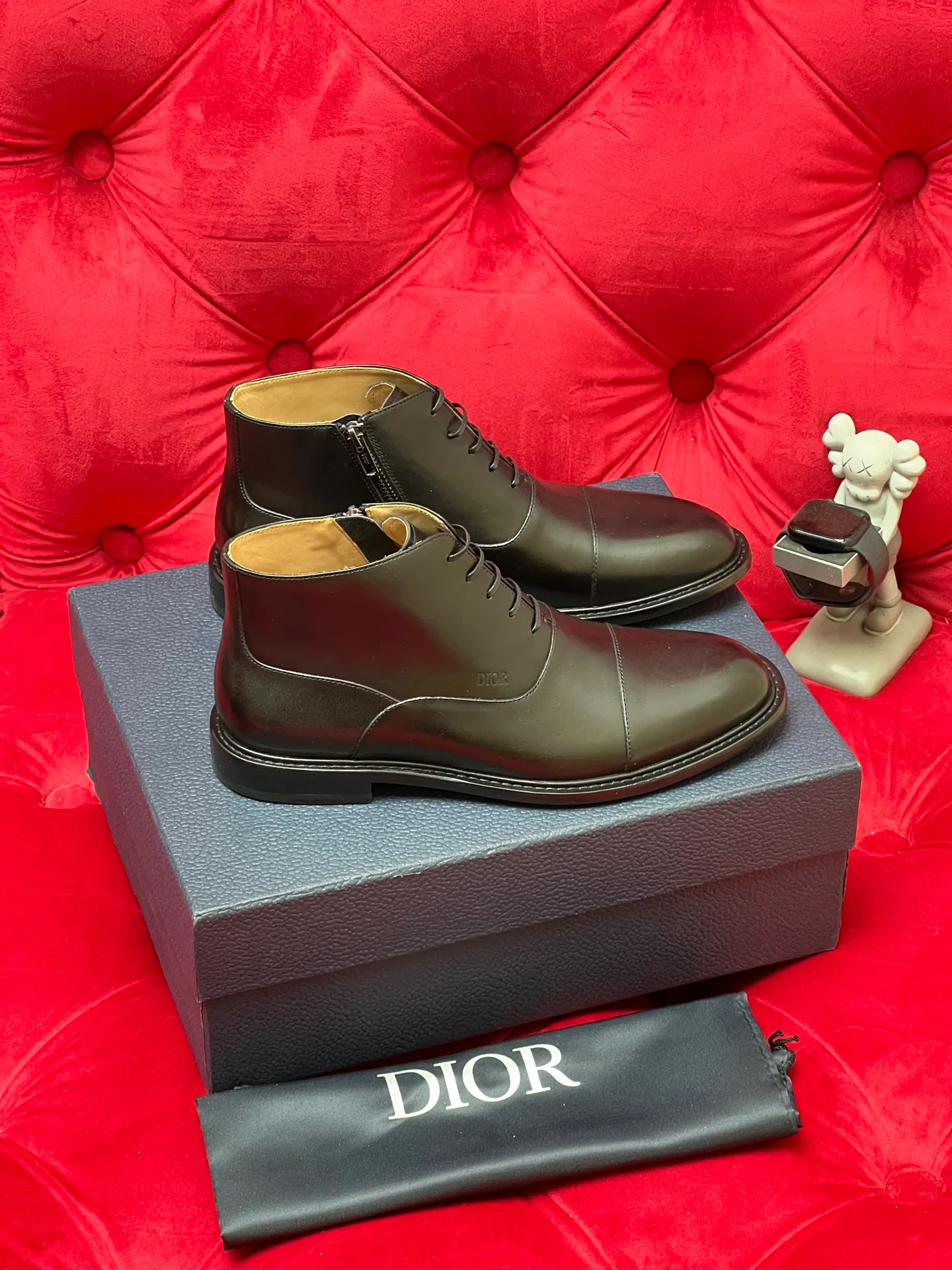 CD leather shoes