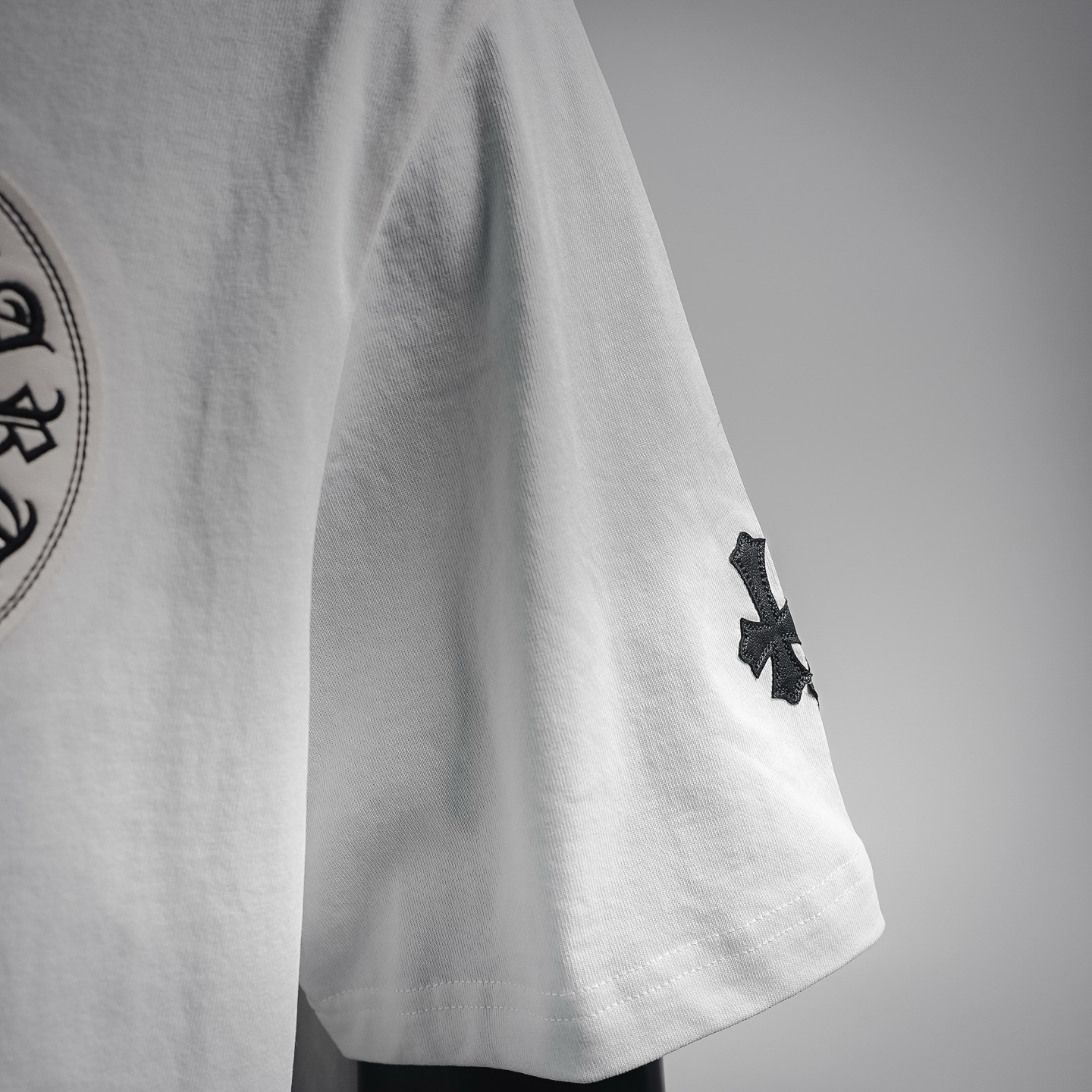 Chrome applique cross t-shirt