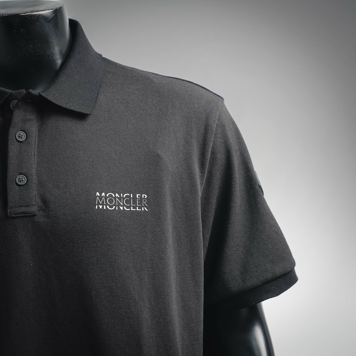 Mon collared Polo