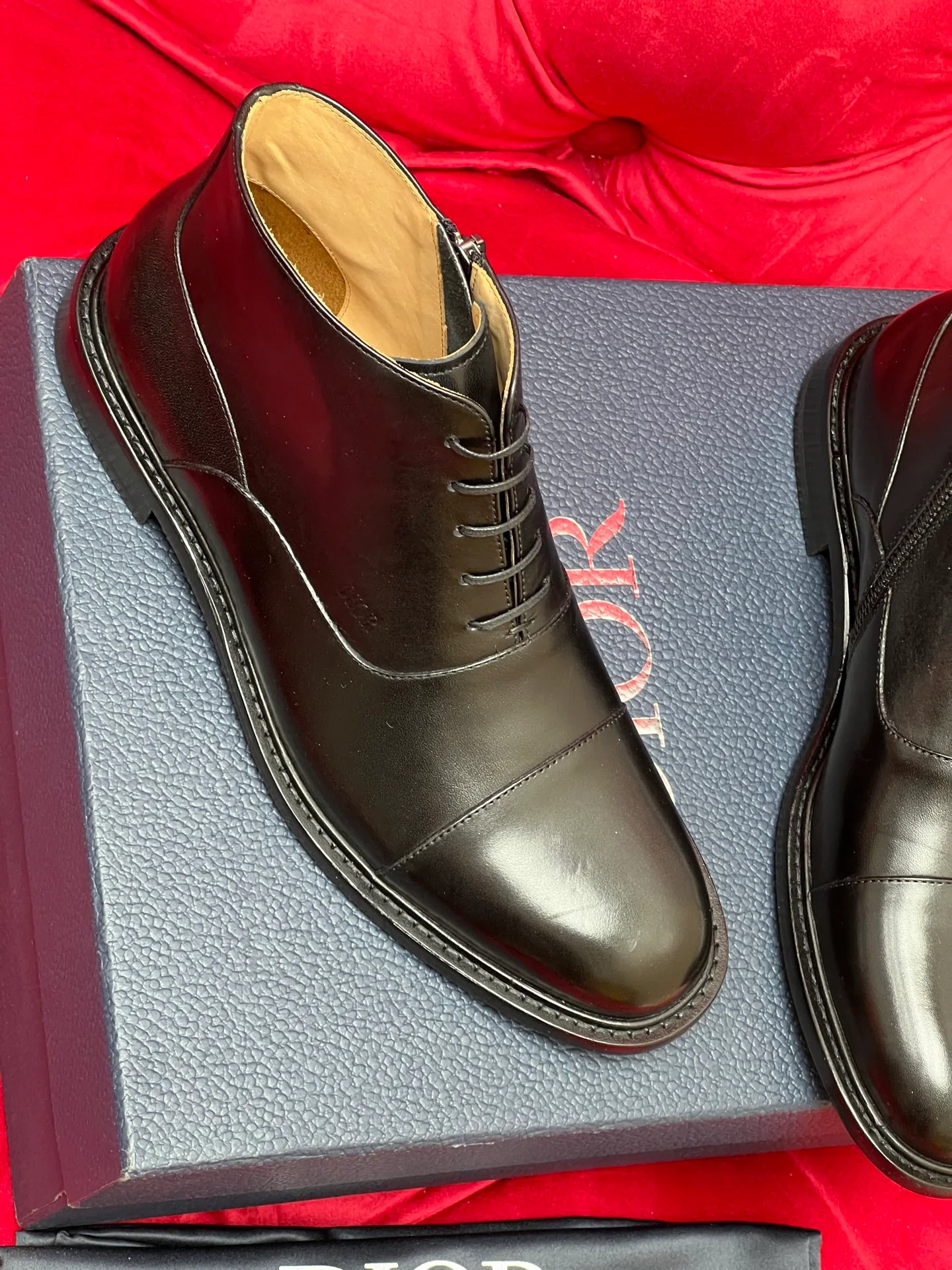 CD leather shoes