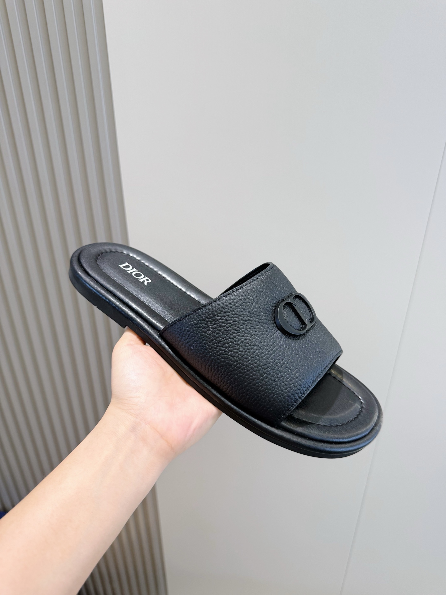 CD slippers